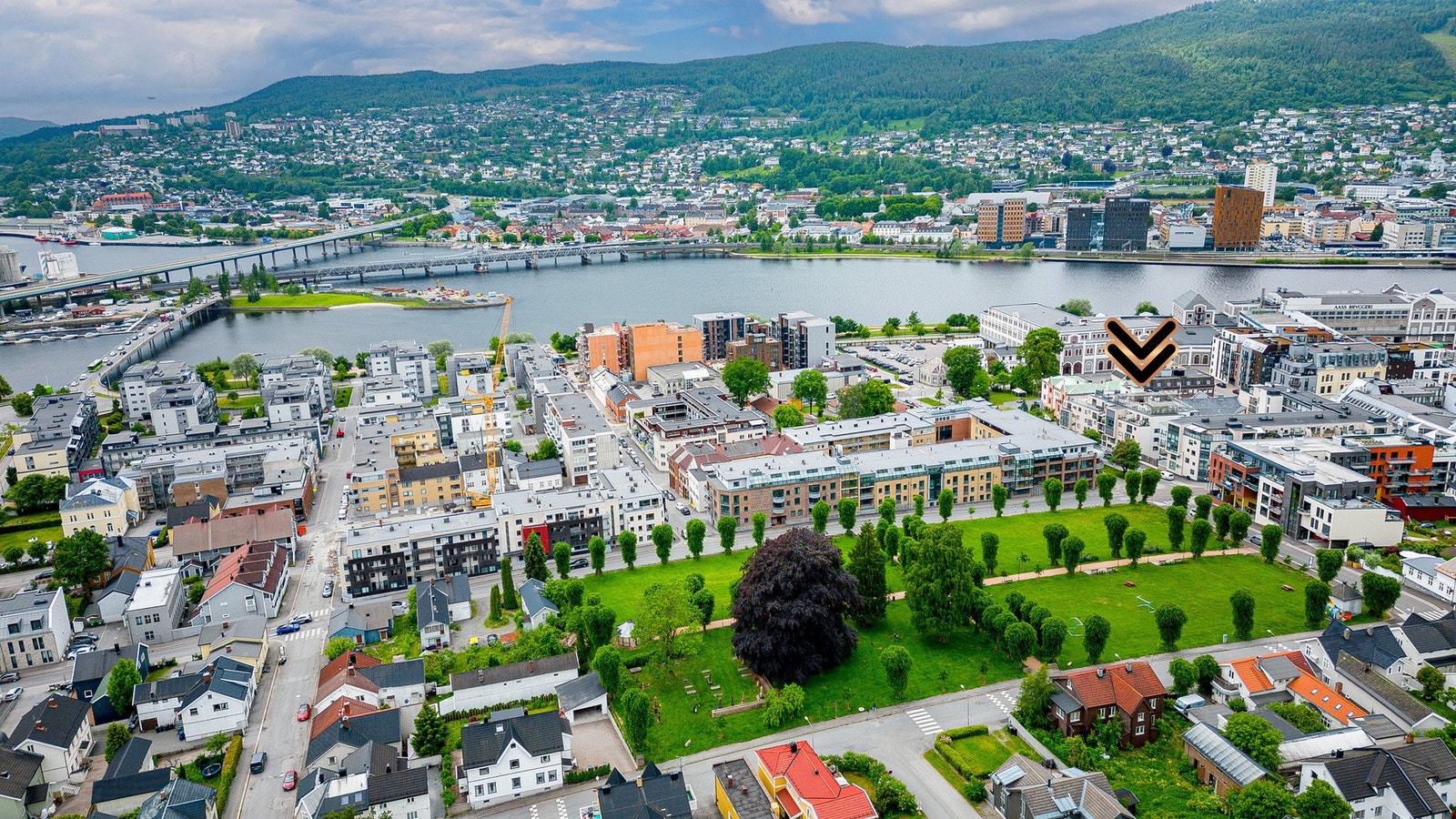 Boligen byr på en sentral beliggenhet - likevel skjermet fra støy. Galleribilde