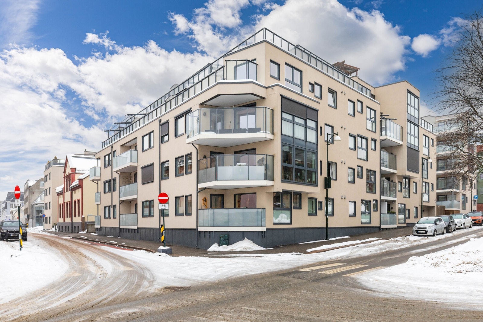 Moderne bebyggelse med attraktiv og urban beliggenhet. Galleribilde