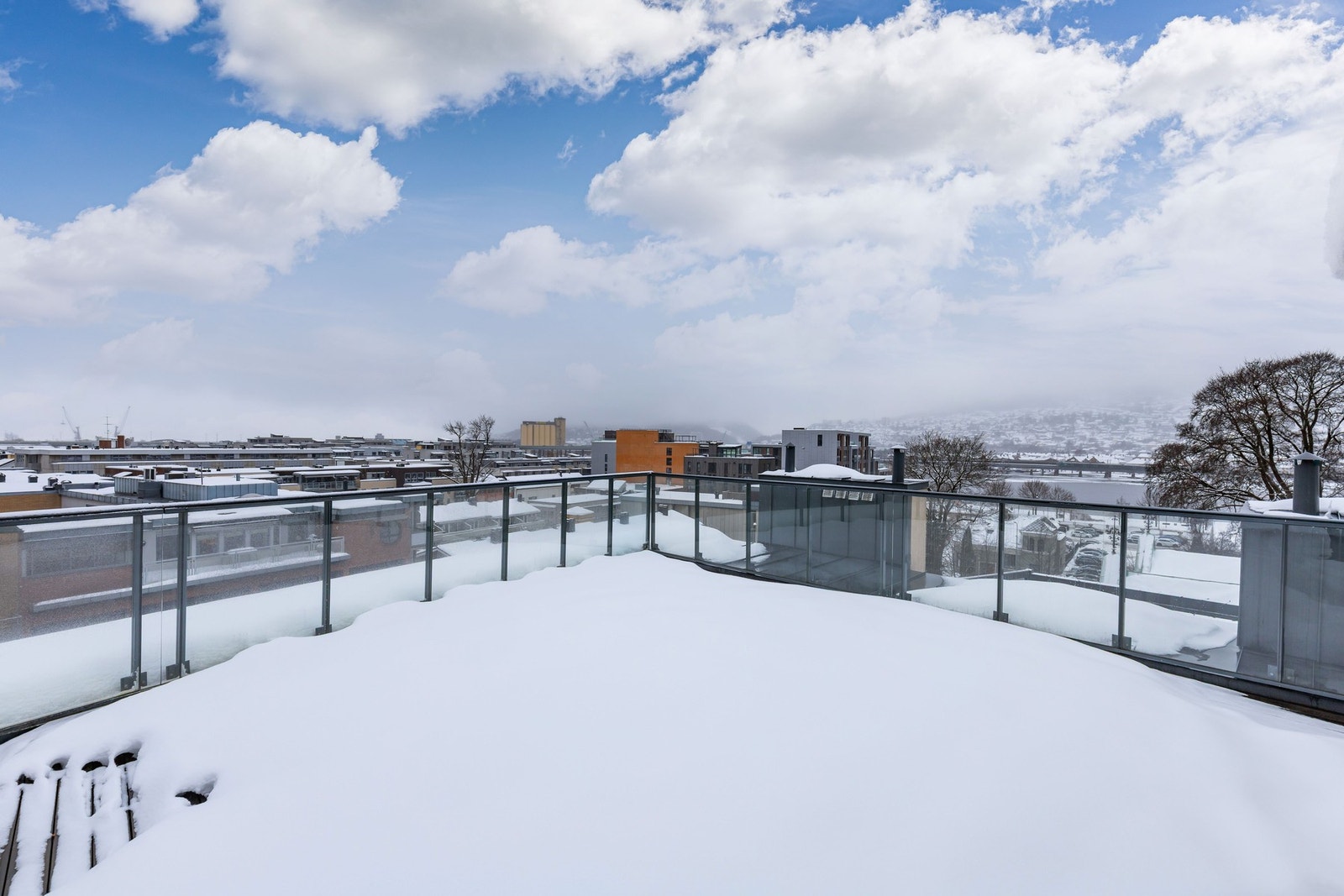 Deilige sommerdager kan nytes på felles takterrasse. Galleribilde