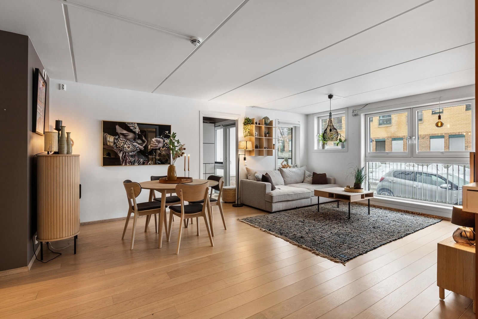 PrivatMegleren v/ Vetle Haug Kristensen har gleden av å presentere denne moderne og sentrale 3-romsleiligheten med vannbåren gulvvarme, parkeringsplass og balkong. Galleribilde