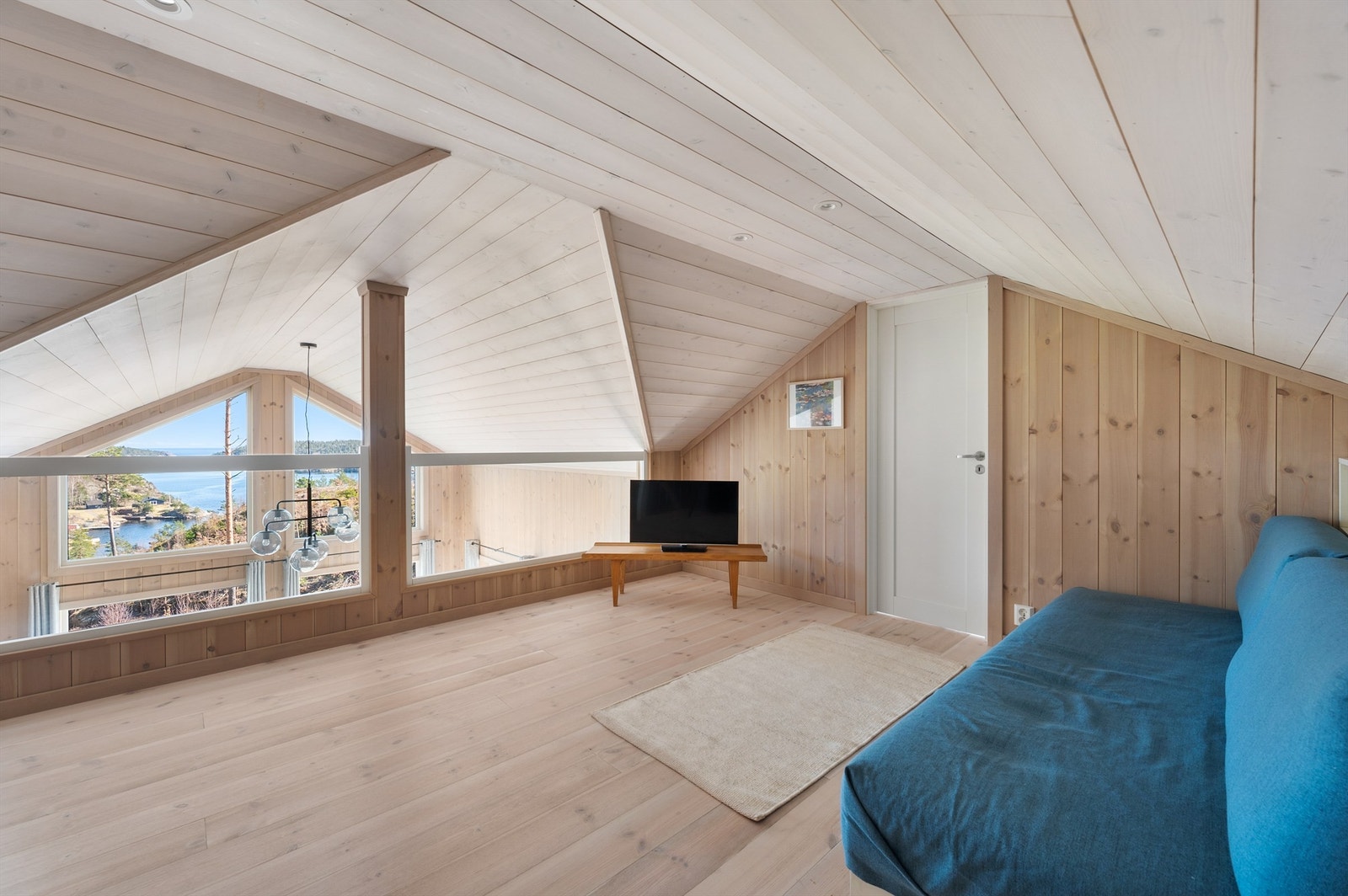 Flott hems. Hemsen har takhøyde på 1,88 m og er derfor ikke medregnet i arealet. Gulvareal er 46 kvm. Galleribilde