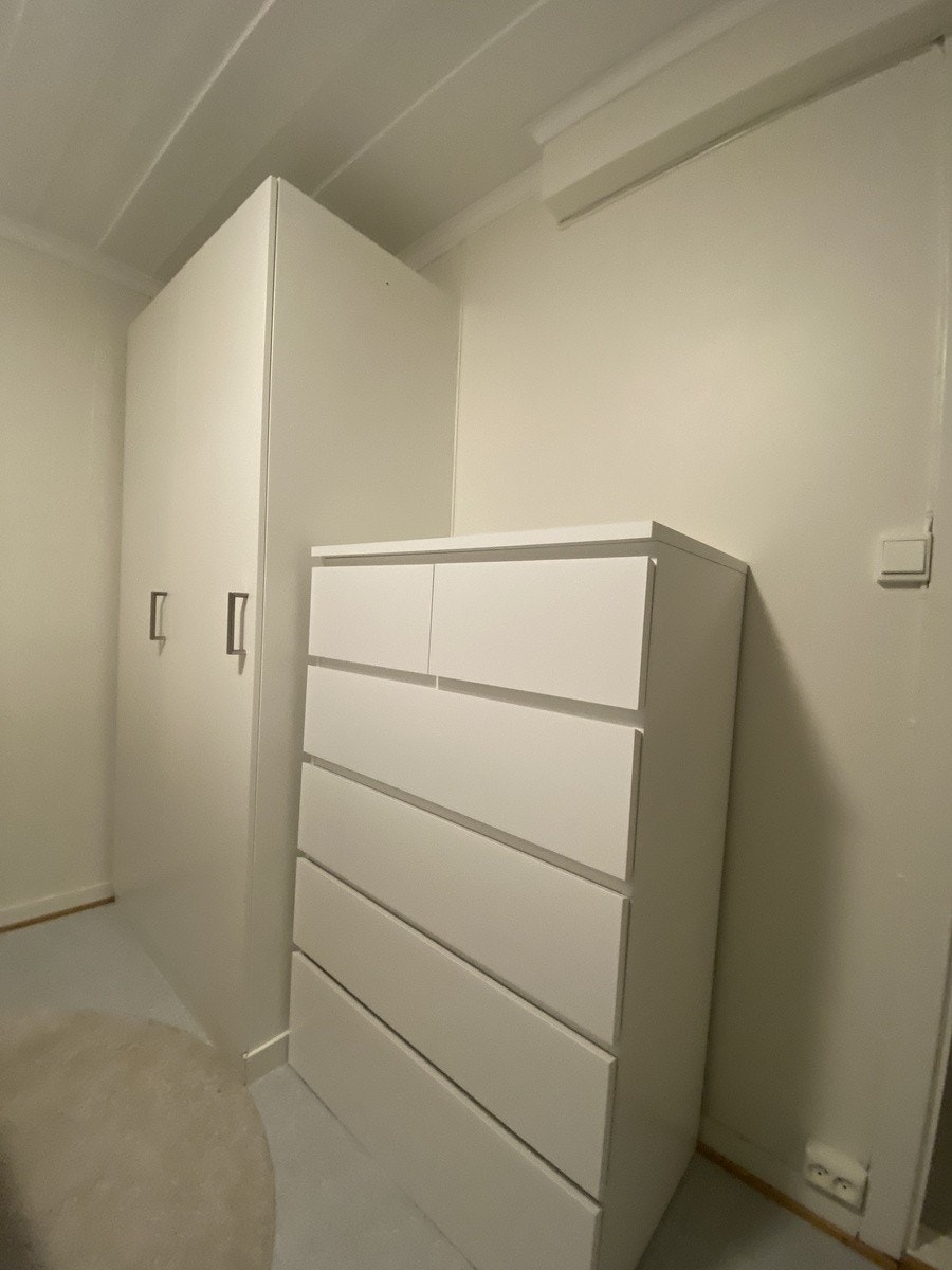 Bra med oppevaring Galleribilde