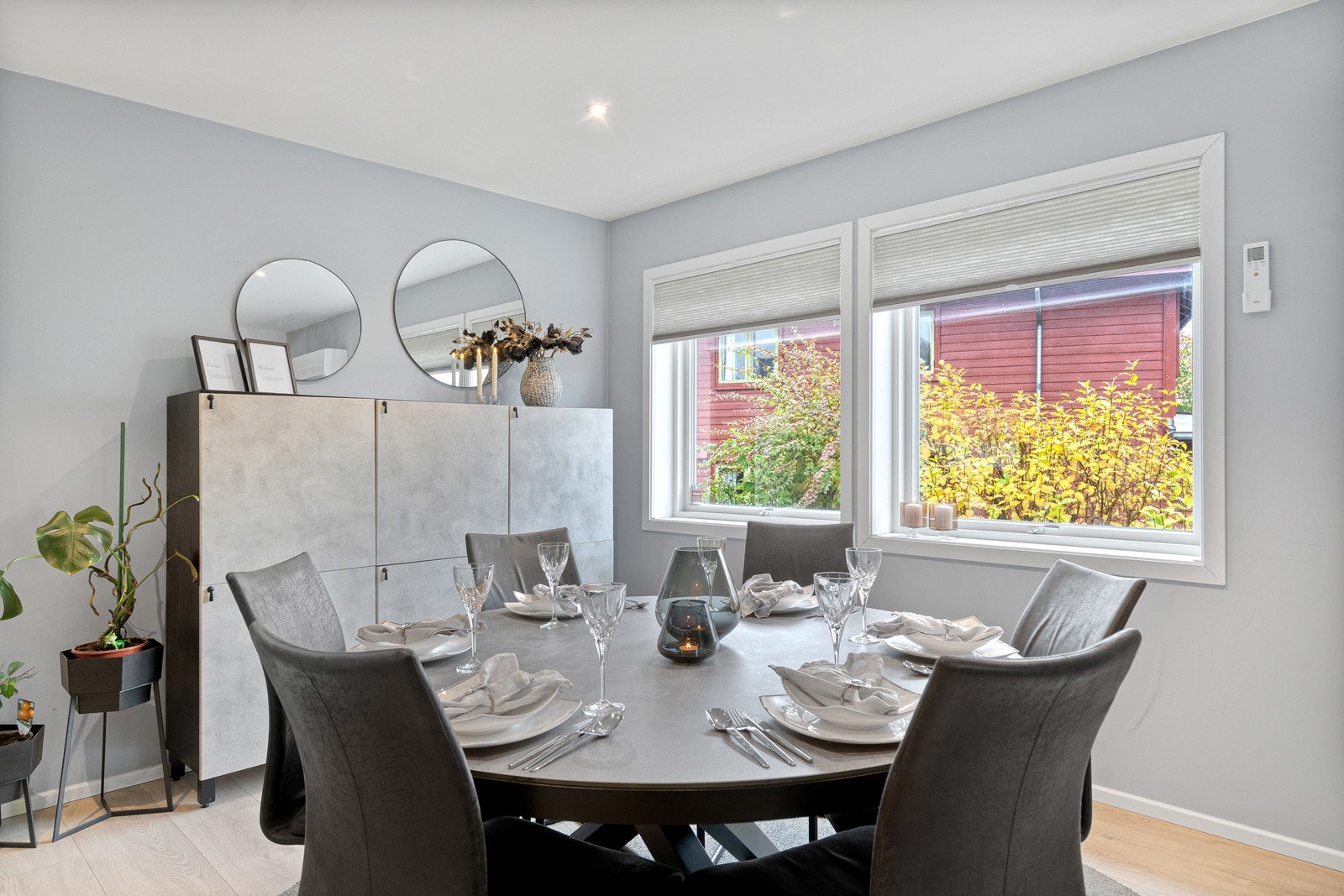 God plass til spisestue ved kjøkkenet Galleribilde