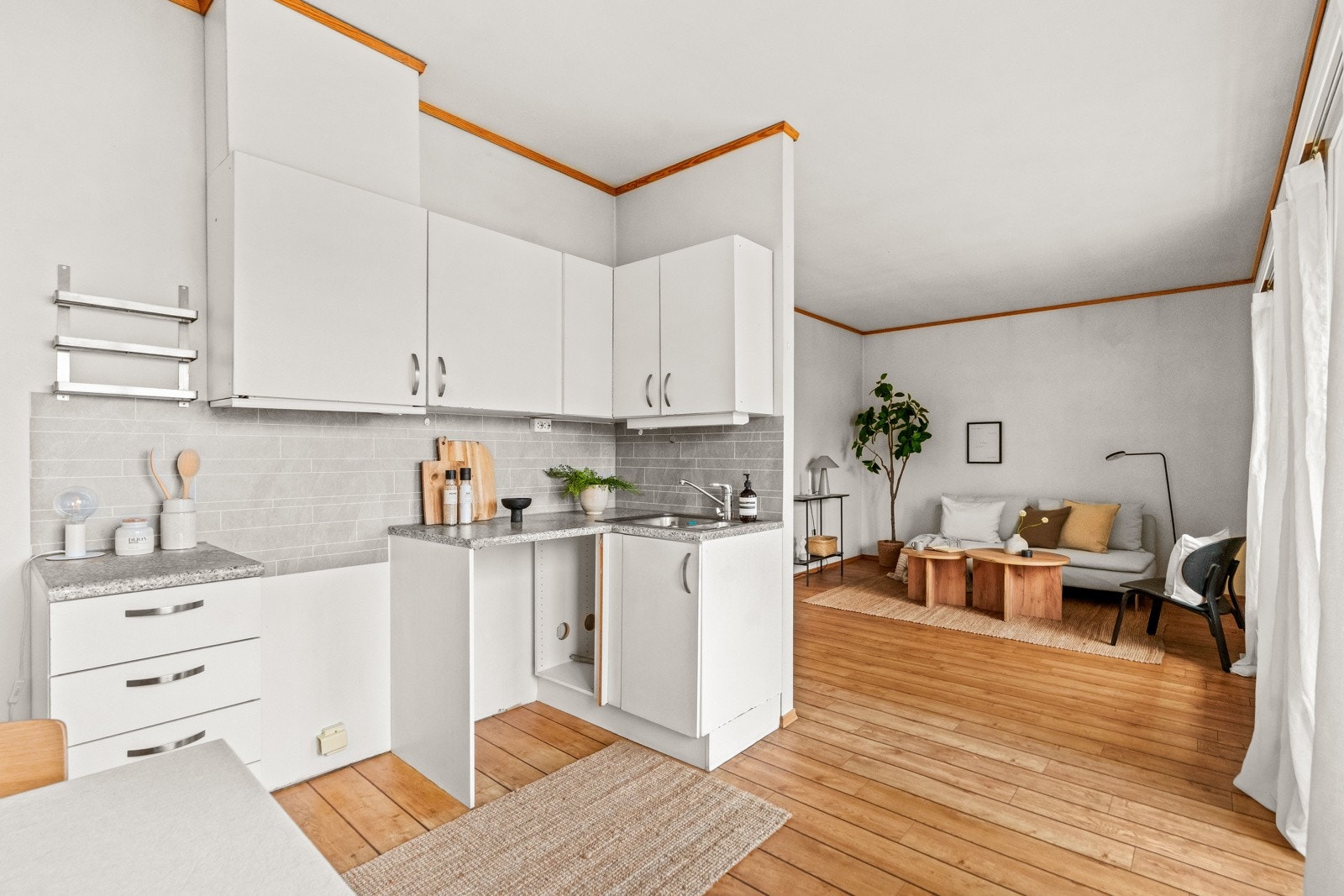 Hvit, tidløs innredning Galleribilde