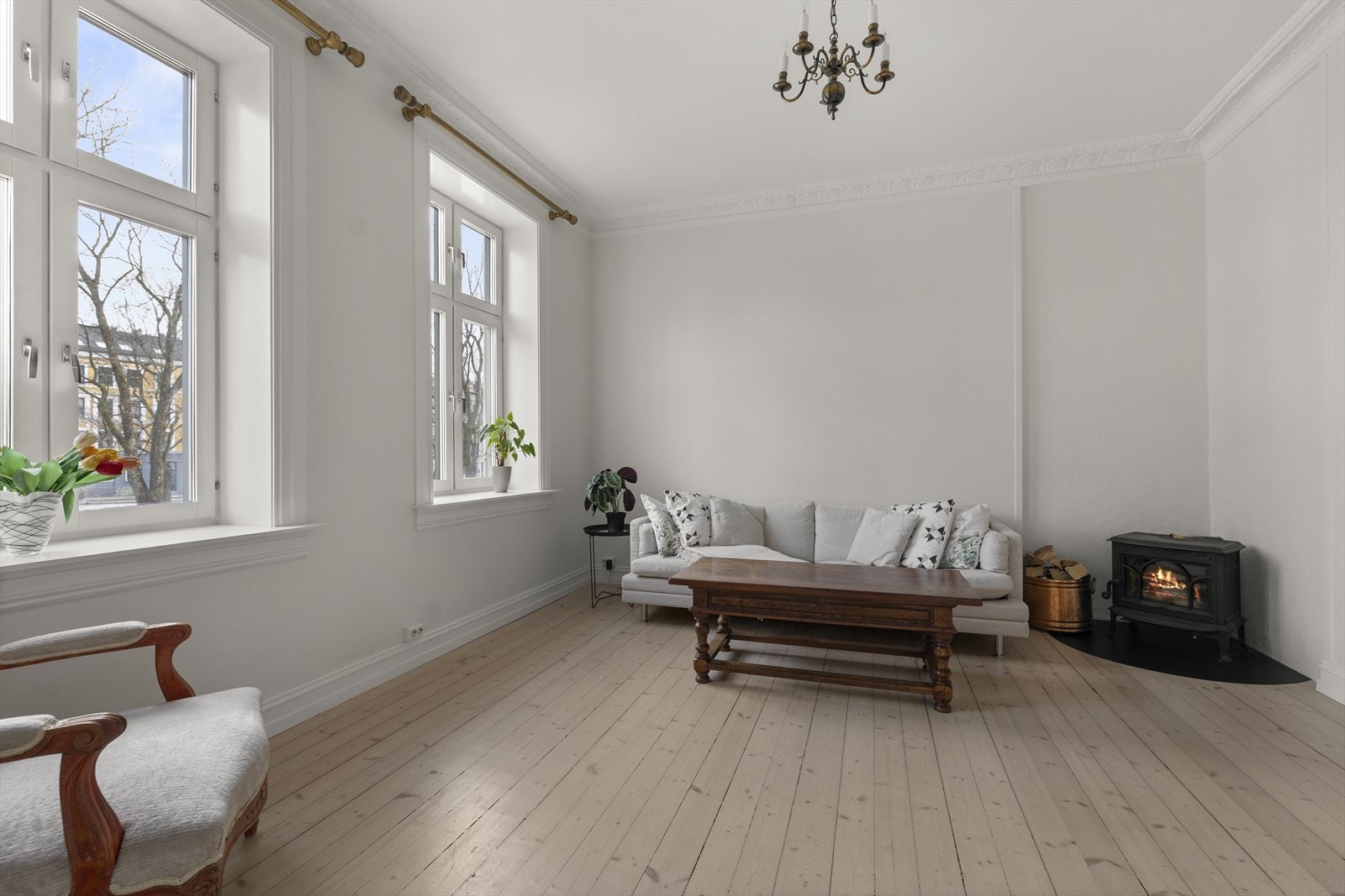 Peisovn i stuen. Galleribilde