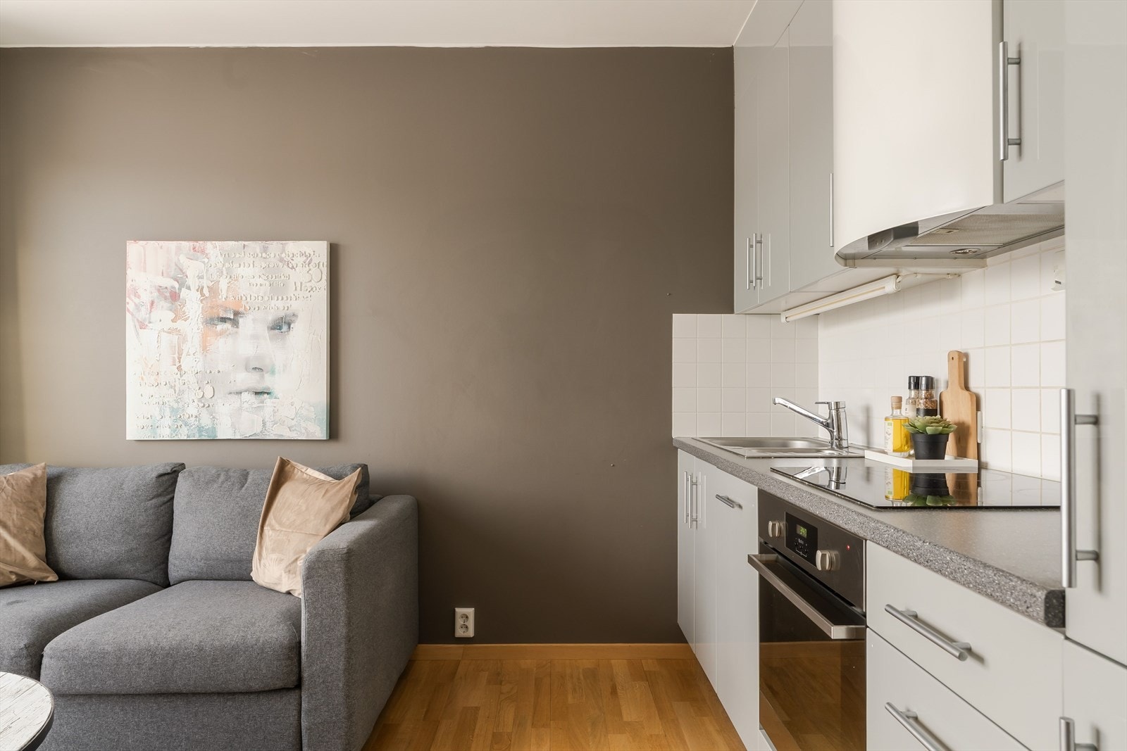 Det medfølger også parkeringsplass i felles parkeringskjeller. Galleribilde