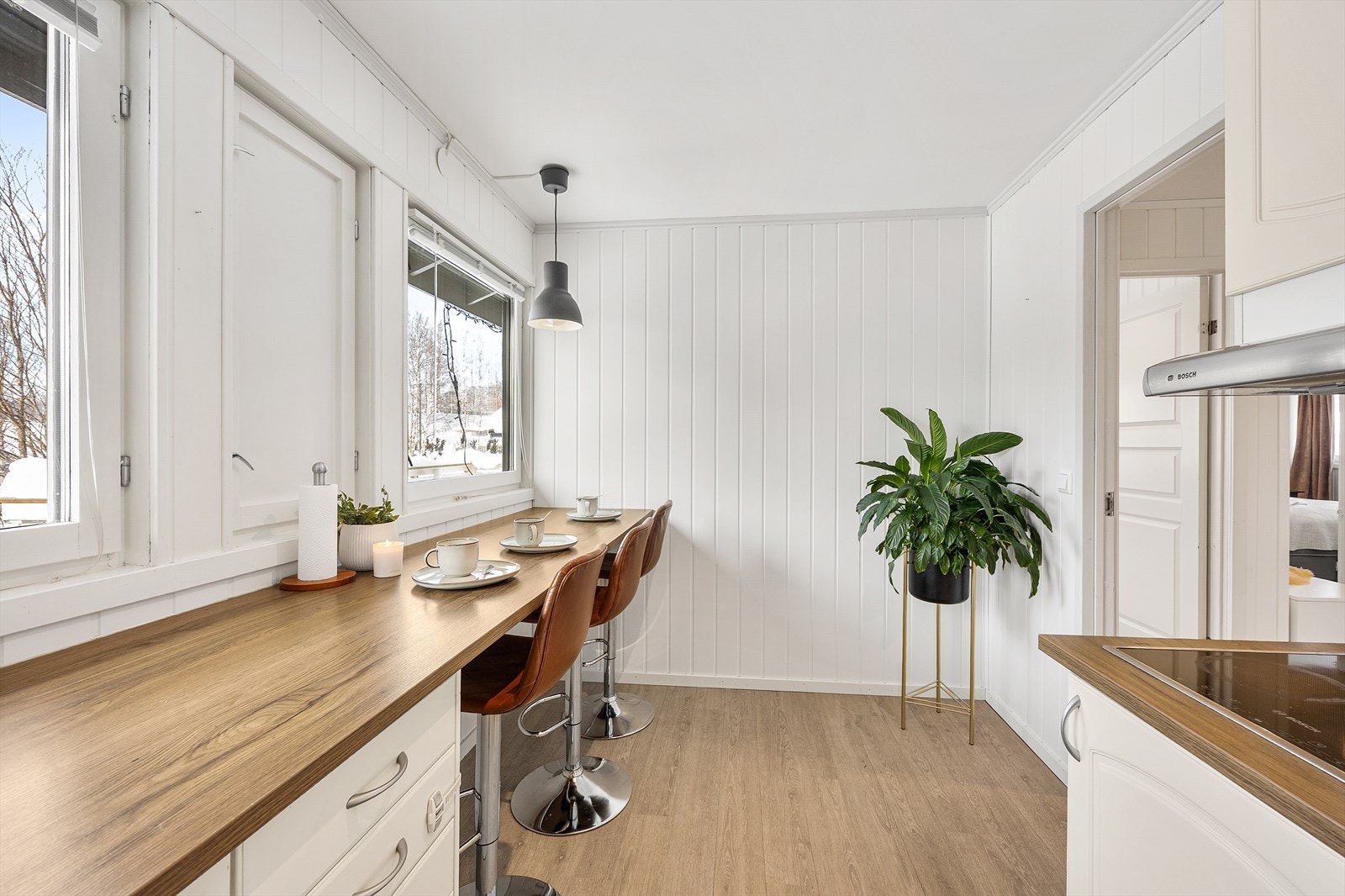 De store arbeidsflatene gjør matlagingen til en enkel og effektiv prosess. Galleribilde