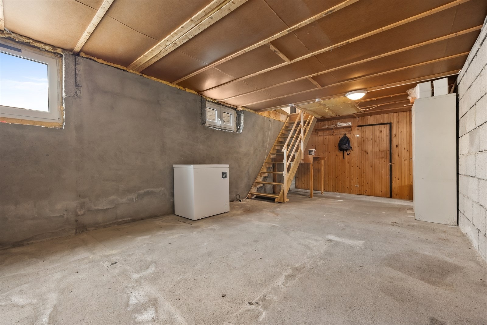 I kjelleren finner man vaskerommet med en OSO varmtvannsbereder på 194 liter fra 2022. Galleribilde