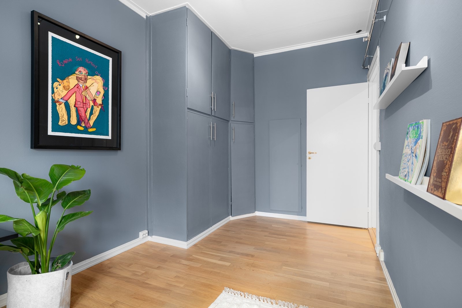 Det er naturlig oppbevaringsplass i integrerte skap. Galleribilde