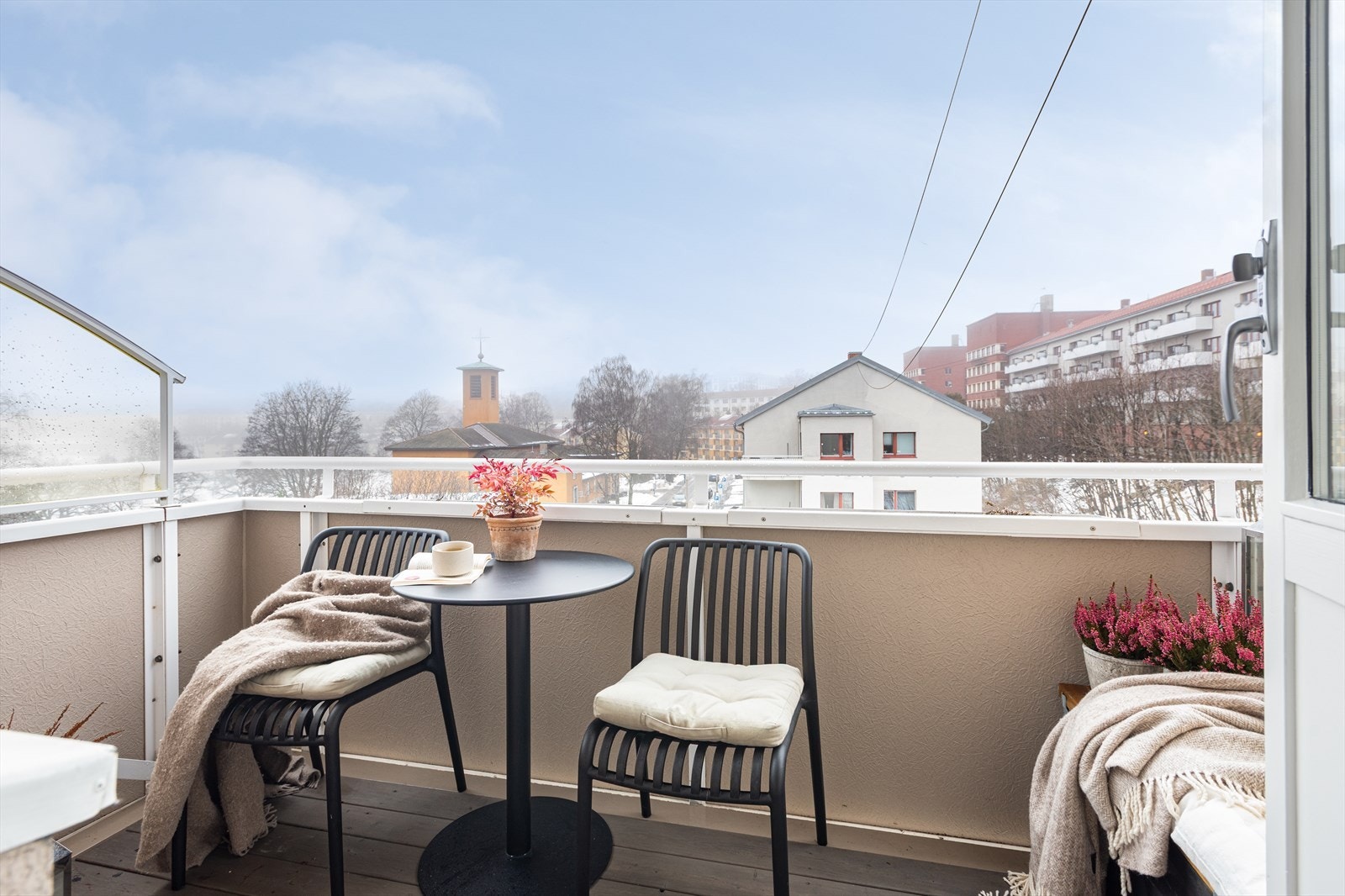 Balkongen er på ca. 5,5 m². Galleribilde