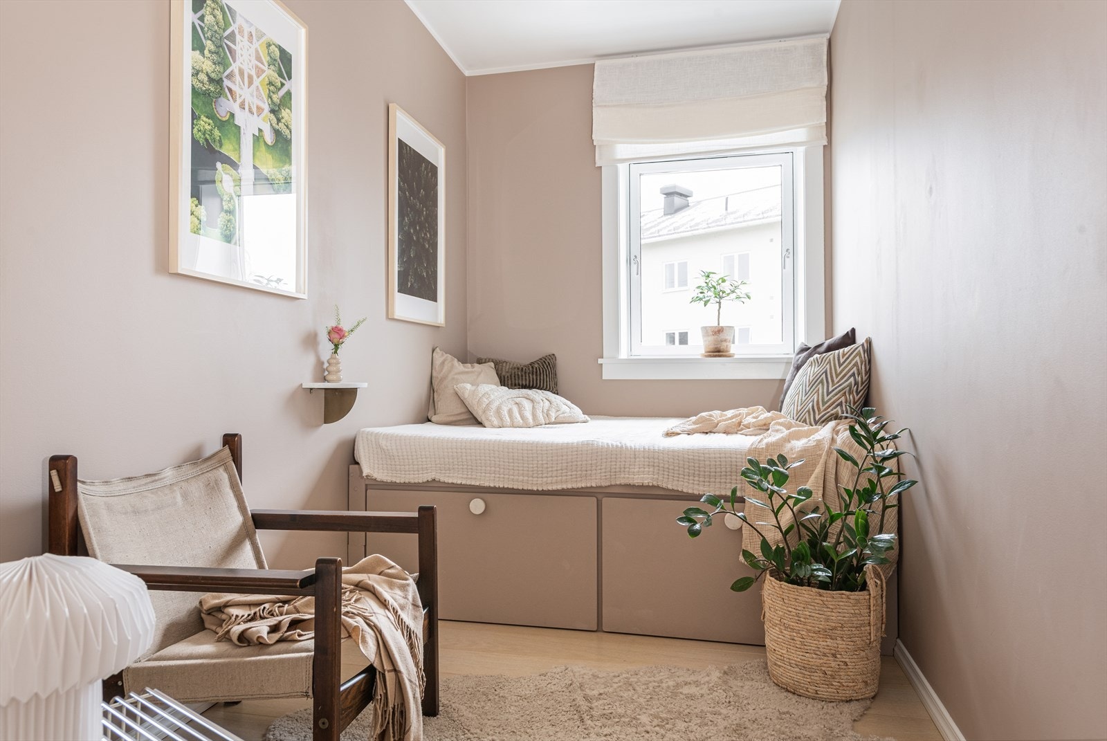 Det andre soverommet passer utmerket som barnerom, gjesterom eller hjemmekontor - fleksibelt etter behov. Galleribilde