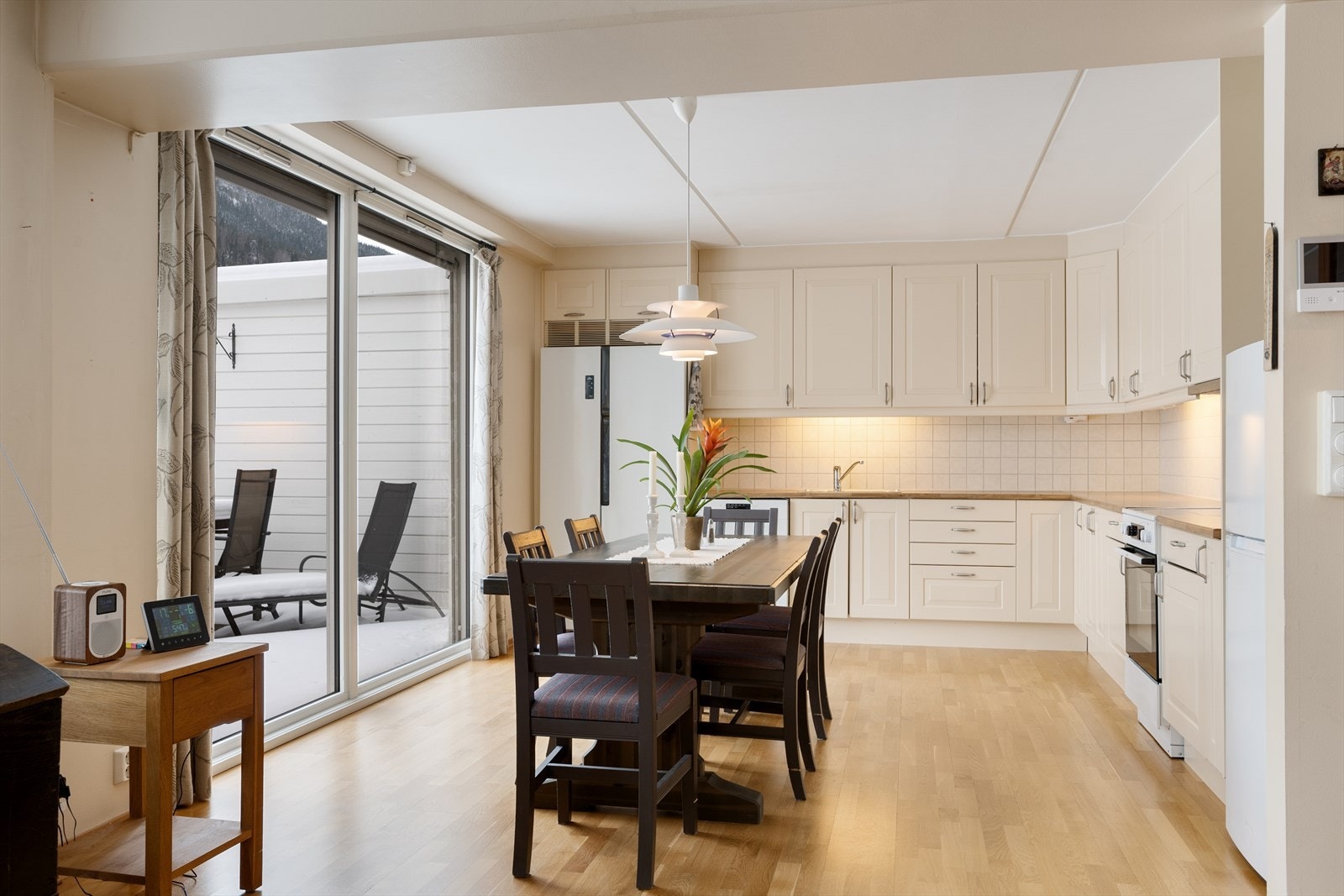 God plass til spisegruppe. Galleribilde