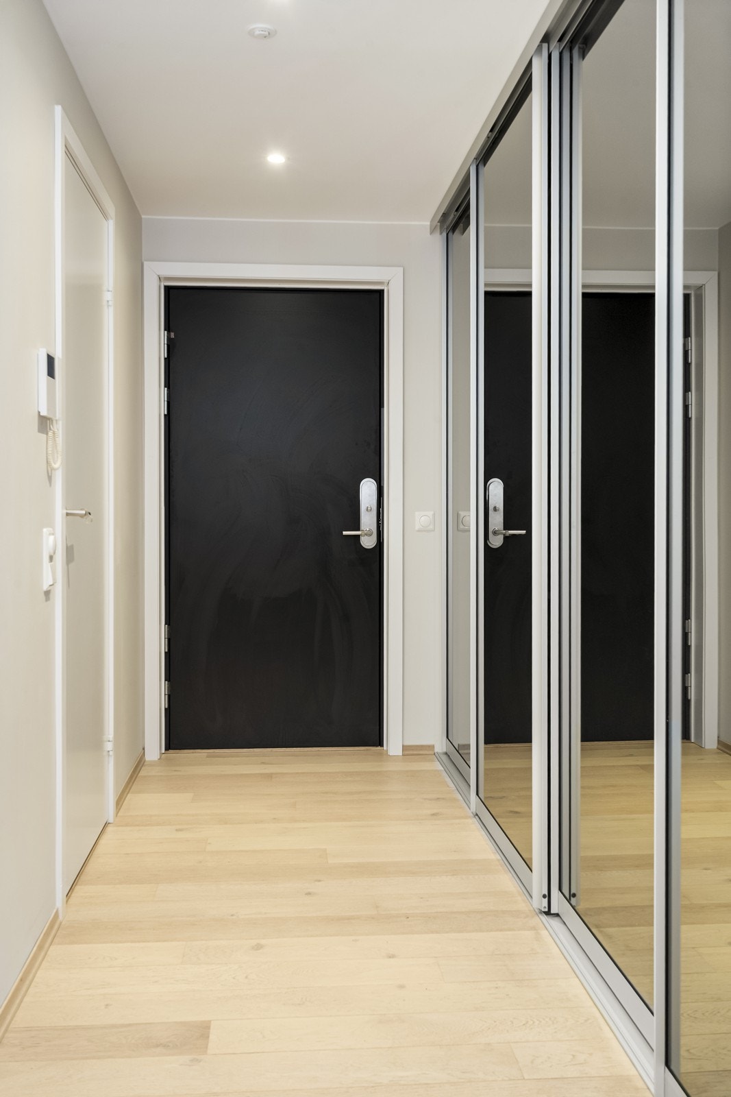 Her er det god plass til garderobeløsninger for effektiv oppbevaring. Galleribilde