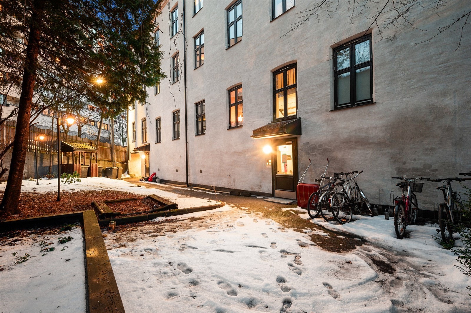 Leiligheten disponerer to eksterne boder, en på loftet og en i kjelleren, for gode lagringsmuligheter. Galleribilde