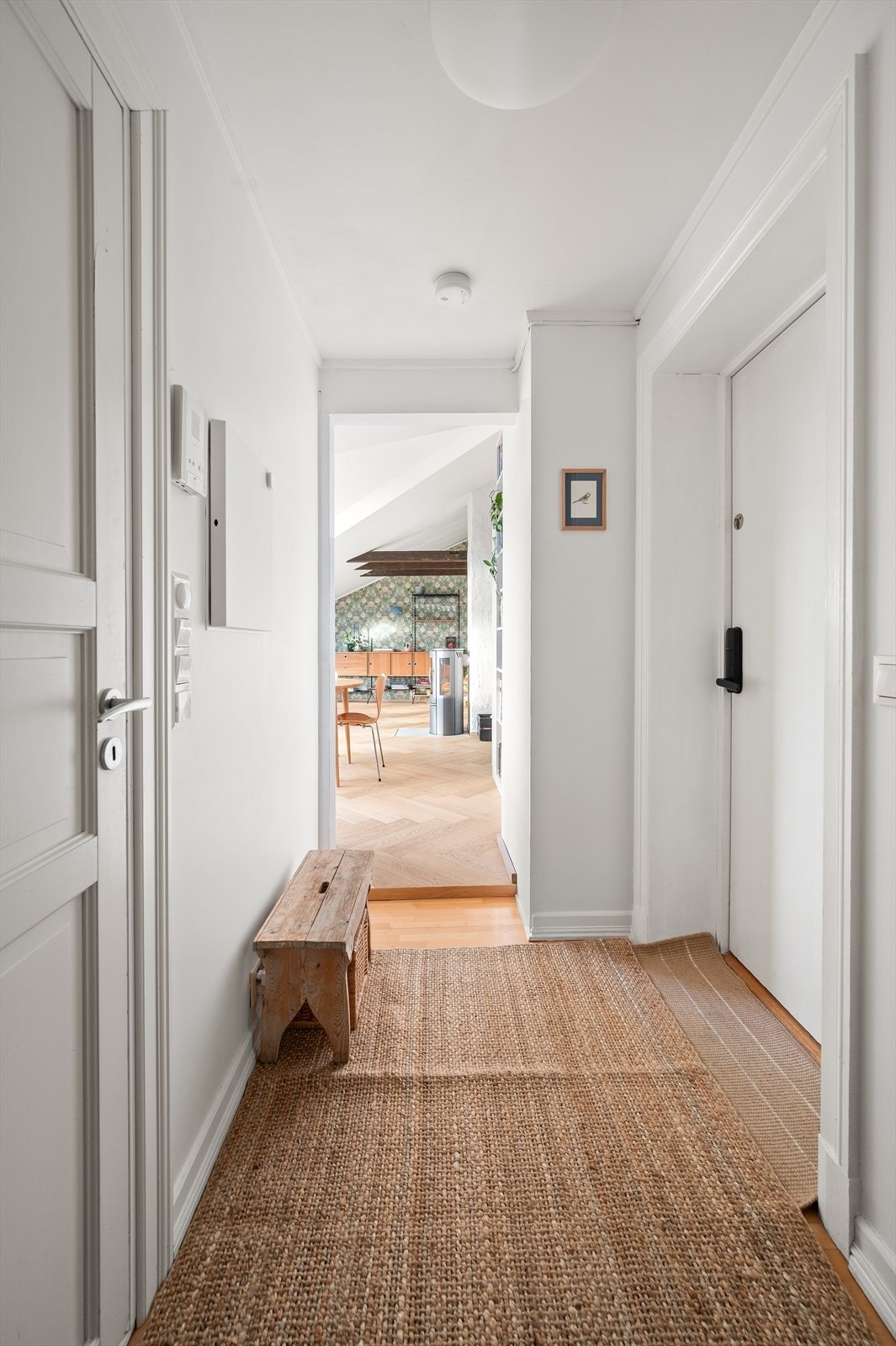 Leiligheten har en lyd- og brannklassifisert entrédør for ekstra trygghet. Galleribilde