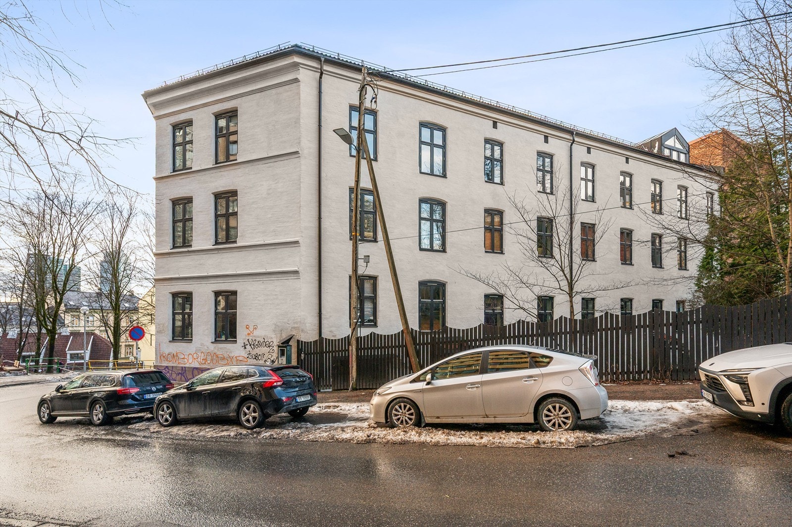 Området er velforsynt med barnehager og skoler, deriblant Tøyen skole, under fem minutters gange unna. Galleribilde