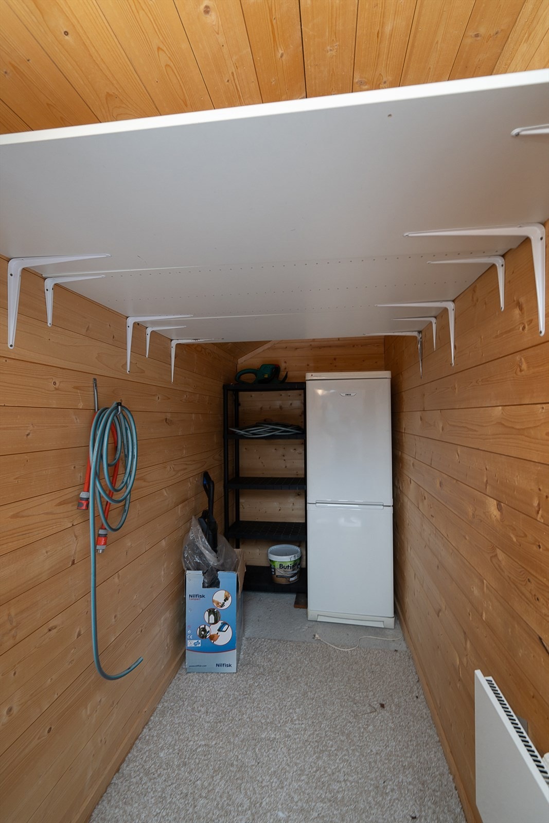 Boligen disponerer to utvendige boder på til sammen 8 m². Galleribilde