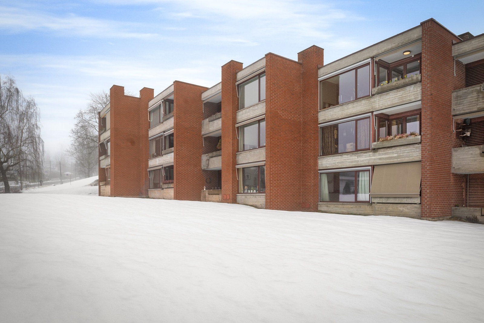 Fasade Sollerudveien 31 C. Sameiet har 2 hybler som leies ut til pårørende for kr 160 /døgn hver. Galleribilde