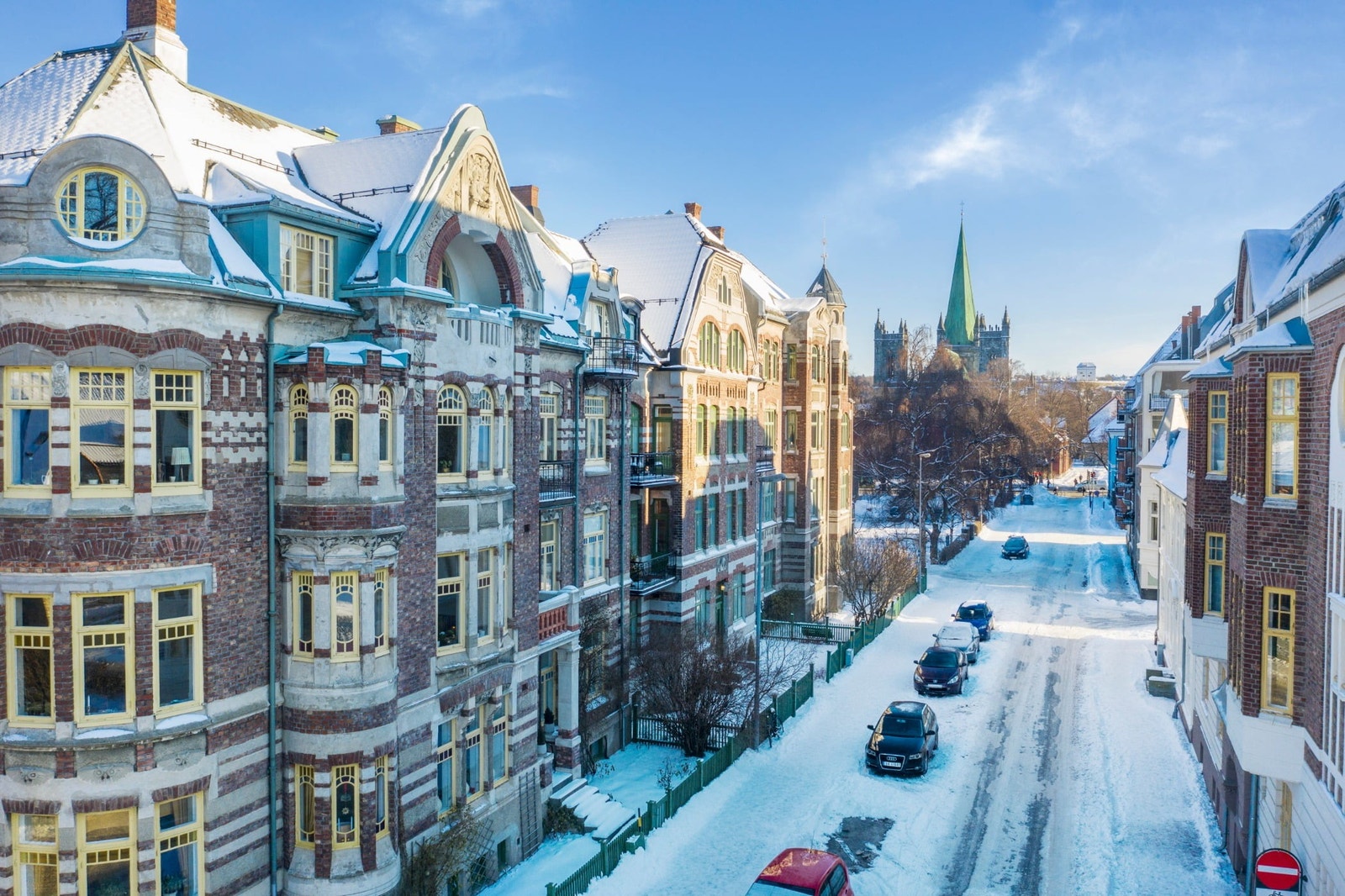 Velkommen til Arkitekt Christies gt. 4b, en ærverdig og unik bygård fra jugendtiden. Galleribilde