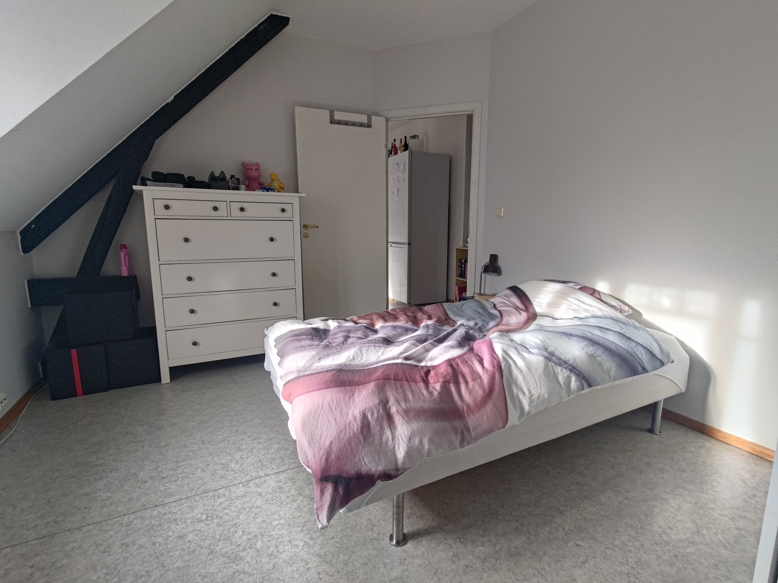 Soverom med god plass til diverse møblering. Galleribilde