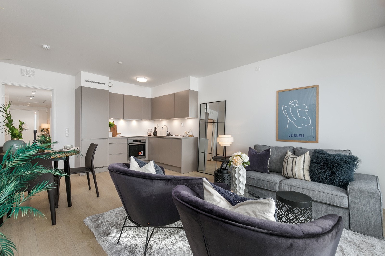 Leiligheten har oppvarming med vannbåren varme via radiatorer, samt balansert ventilasjon med varmegjenvinning. En meget energieffektiv bolig! Galleribilde