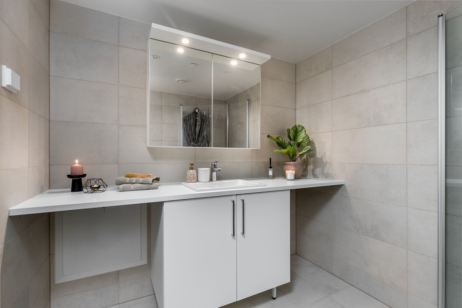 Opplegg for vaskemaskin og tørketrommel. Galleribilde