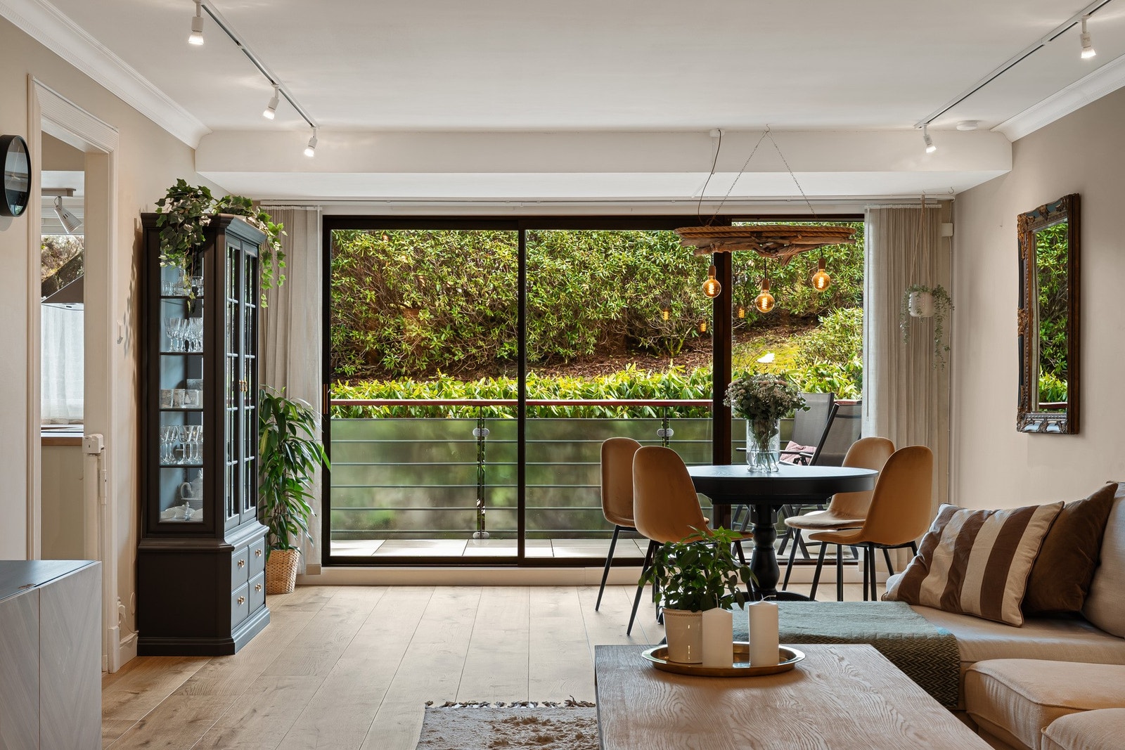 Fra stuen er det utgang til en balkong på 16,1m². Galleribilde