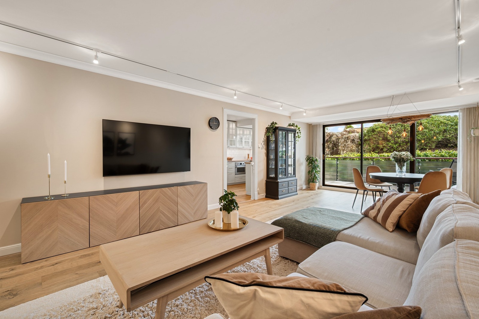 Brønndalen 80 presenteres av Helena Hordvik Punt og Daniel Midttveit ved Bergby & Partners. Galleribilde