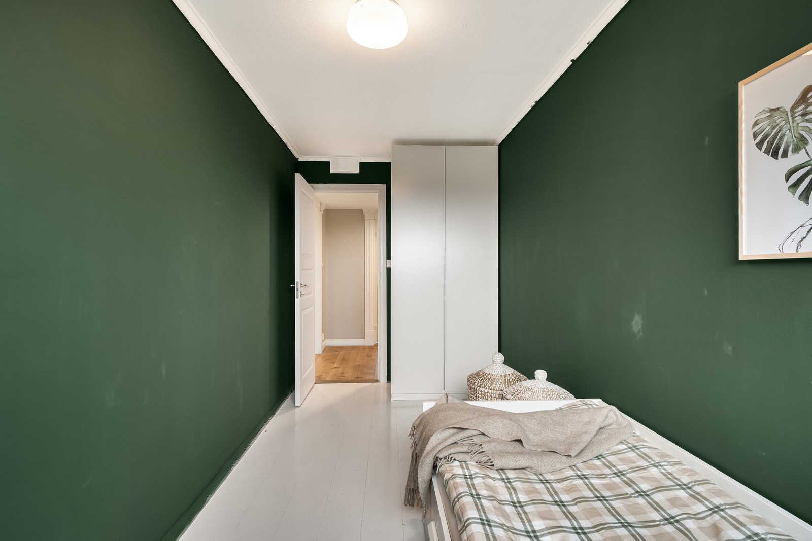 De to minste soverommene måler henholdsvis 8,8 m² og 9 m², og fremstår som lyse med gode møbleringsmuligheter. Galleribilde