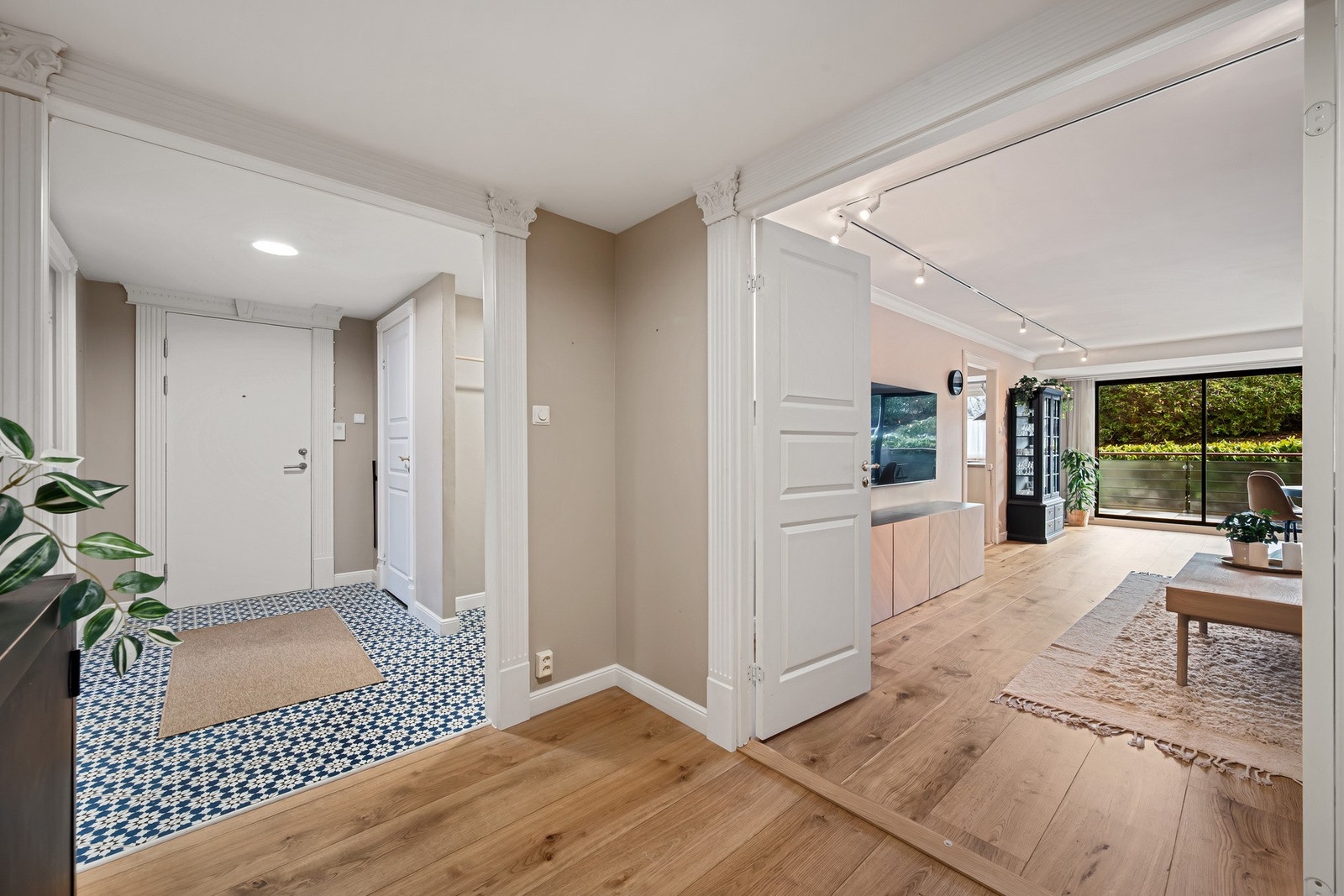 Videre fra gangen kommer en inn i stuen. Galleribilde