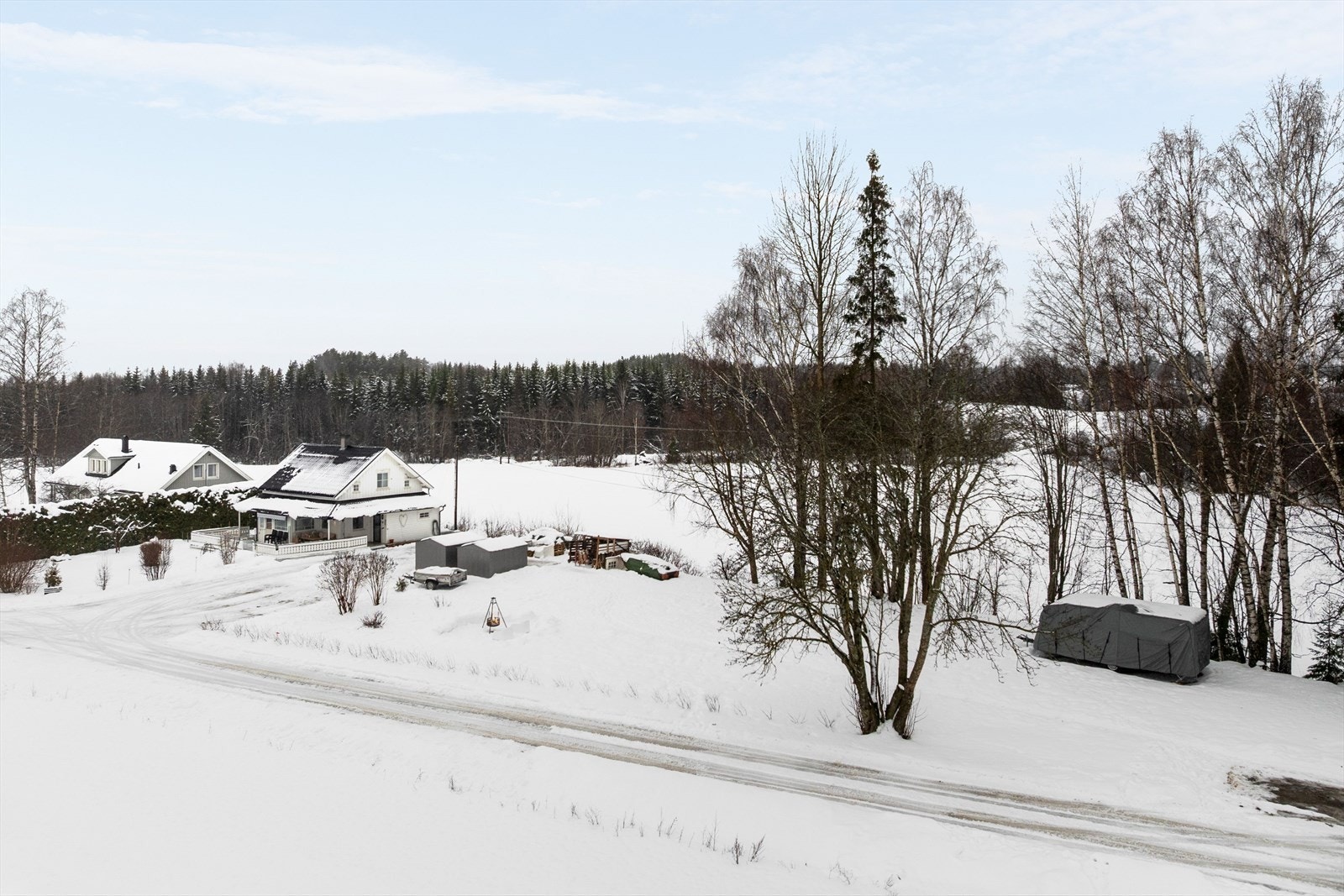 Området er landlig med turmuligheter rett utenfor døra. Galleribilde