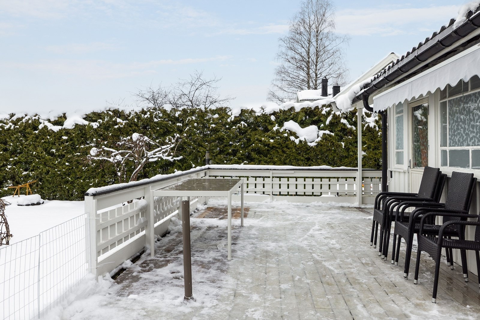 Det er montert terrassemarkise om det skulle være behov for solskjerming. Galleribilde