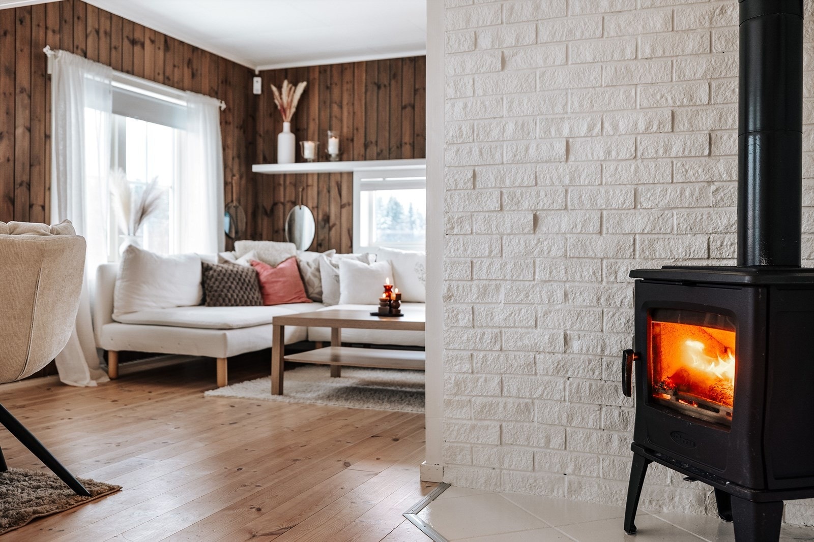 Det er installert en pesiovn for lun og god varme. Galleribilde