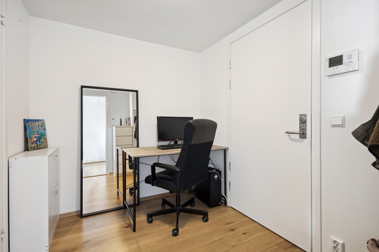 Romslig gang med god plass til garderobeskap. Galleribilde