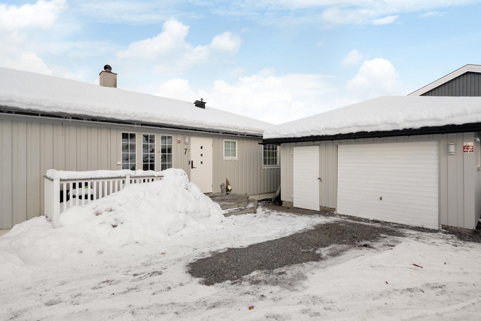 Kornvegen 7 ligger i et veletablert og barnevennlig boligområde, kun et par kilometer nord for Raufoss sentrum. Galleribilde