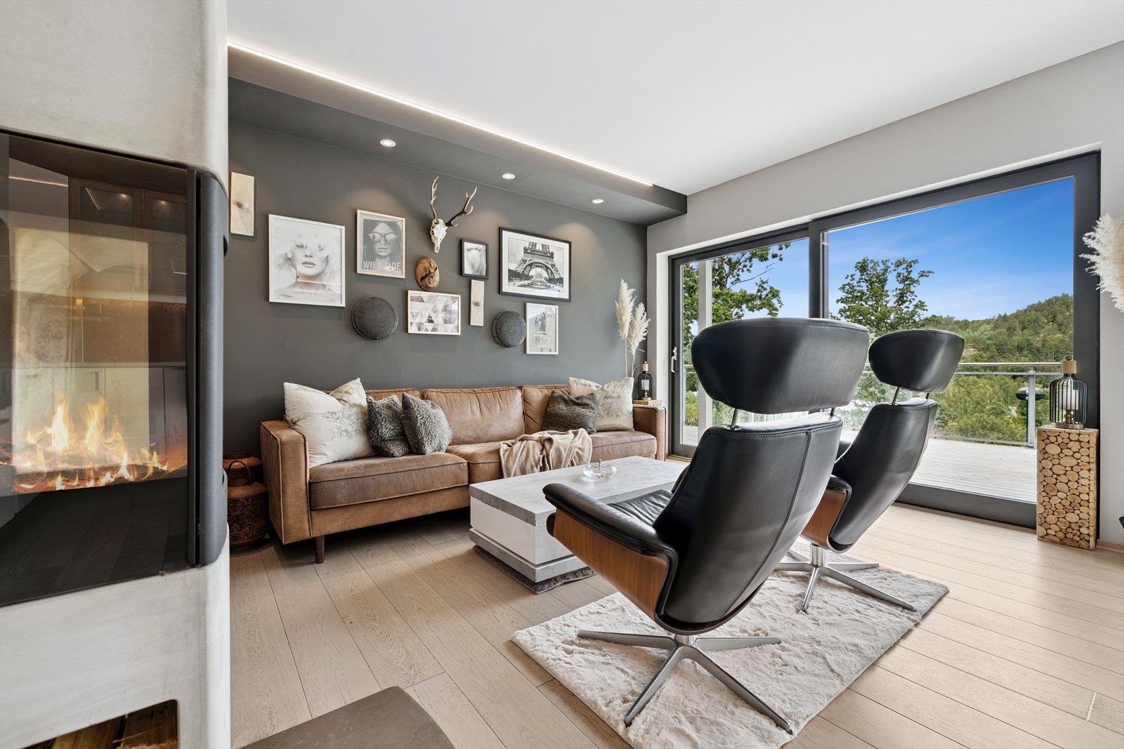 Fra stuen er det utgang til stor terrasse Galleribilde