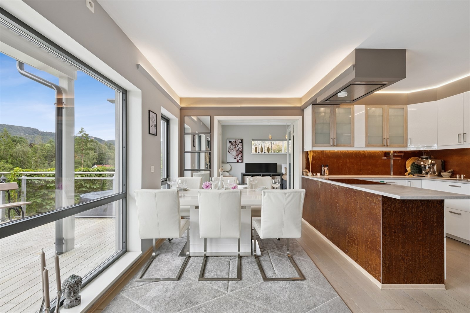 Spisestue/kjøkken Galleribilde