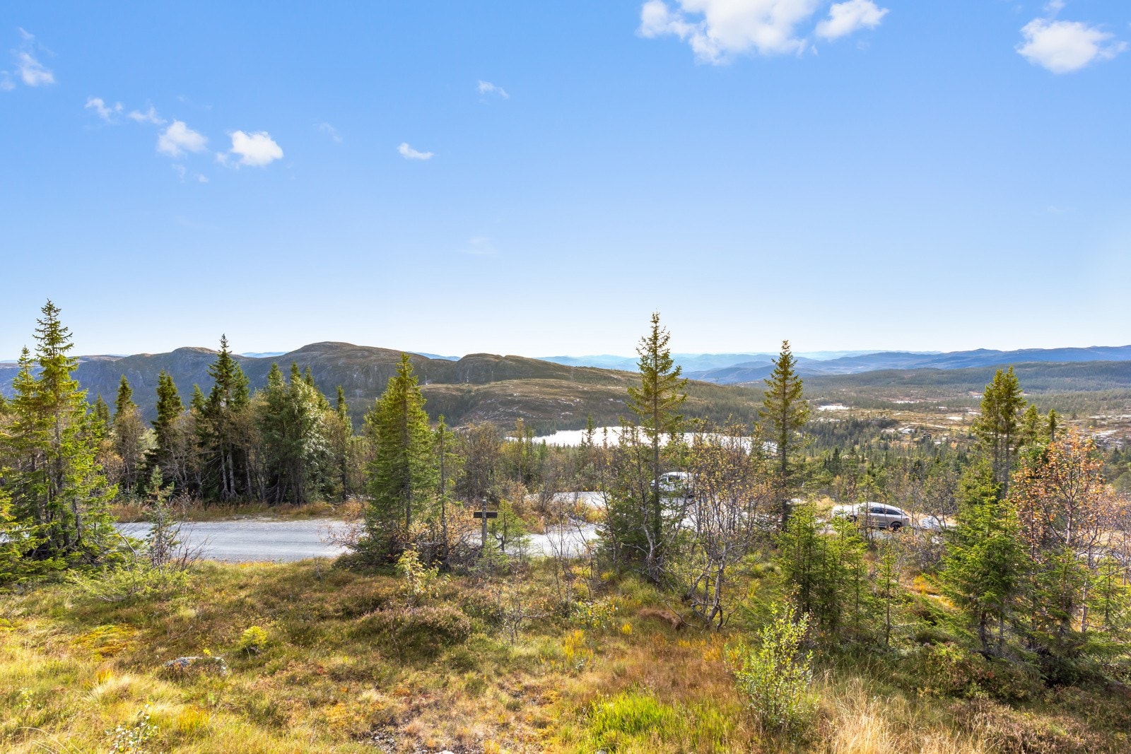 Utsikten må oppleves! Med en helt formidabel utsikt og fantastiske solforhold kan nyte nettopp dette fra terrasser på hele 78 m2 Galleribilde