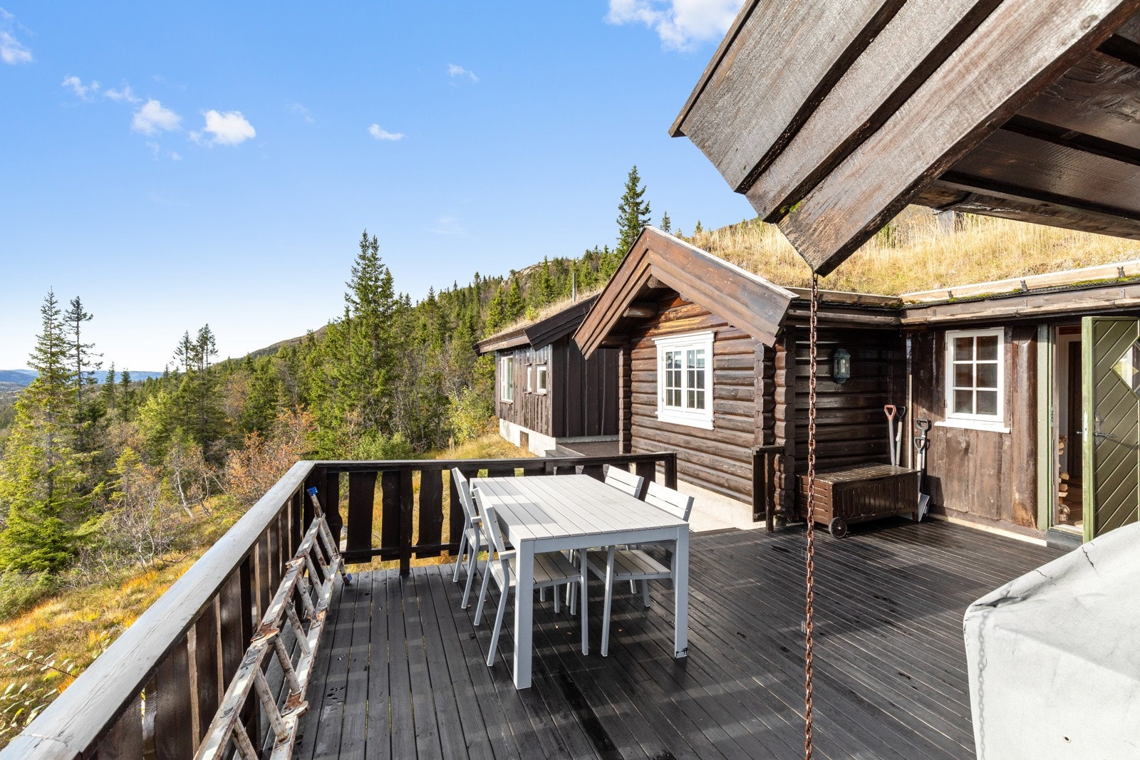 Det er terrasse på hele 78 m2 fordelt på flere nivåer. Galleribilde