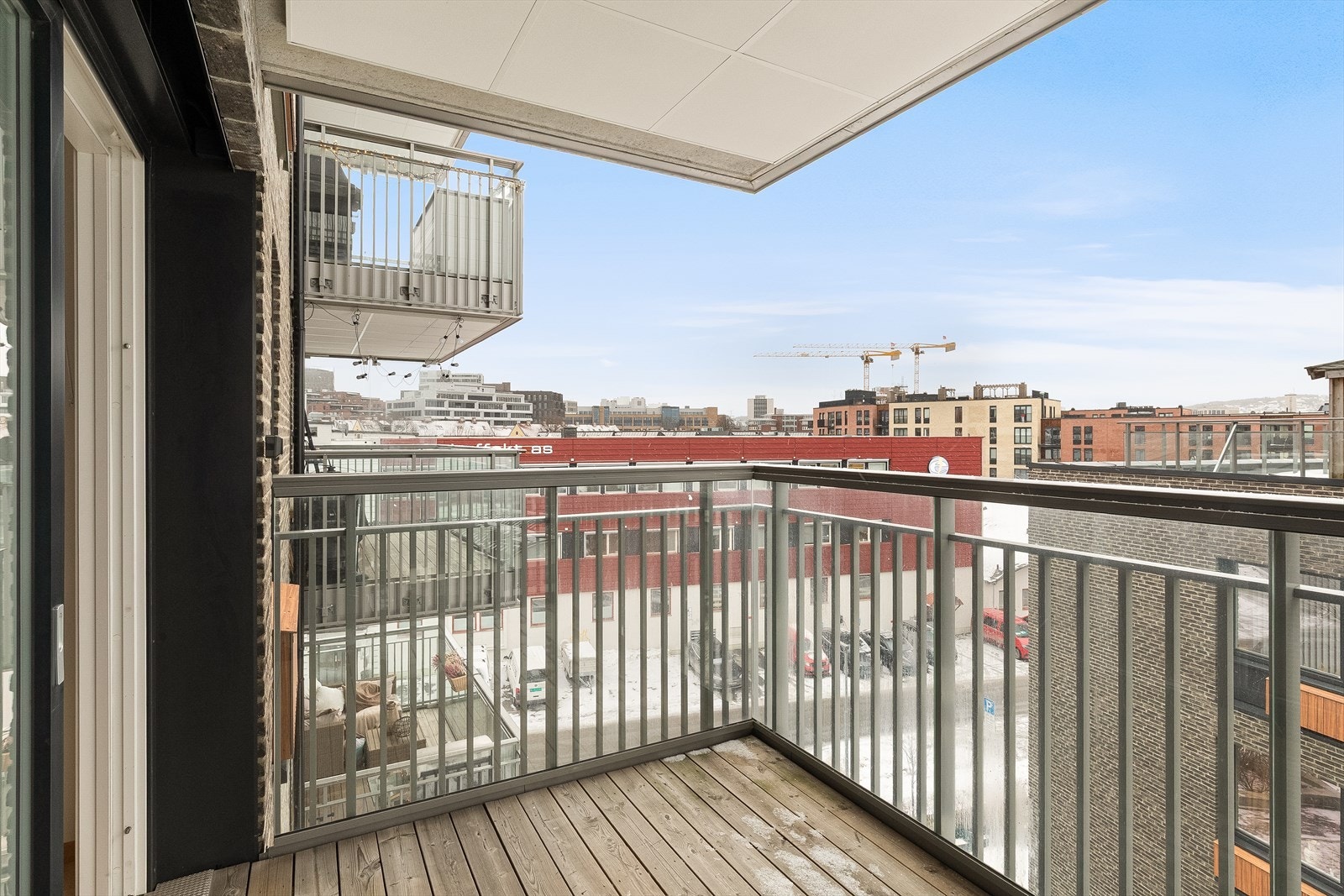 Se for deg lange og varme sommerdager -og kvelder på denne flotte balkongen. Galleribilde