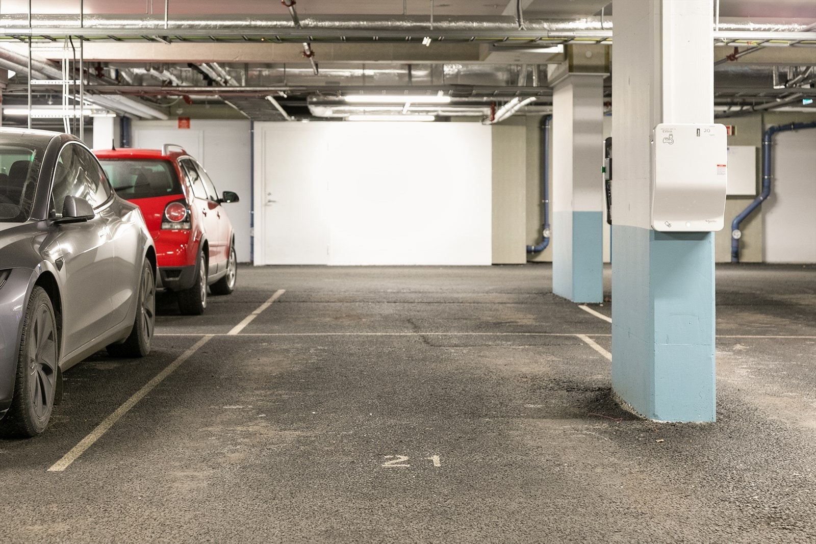Med leiligheten følger det parkeringsplass med elbil-lader i felles garasjeanlegg. Galleribilde