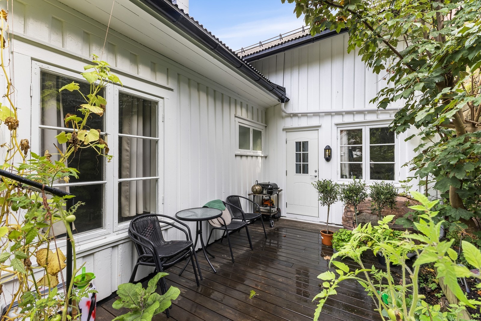 Privat terrasse som tilhører leiligheten. Galleribilde