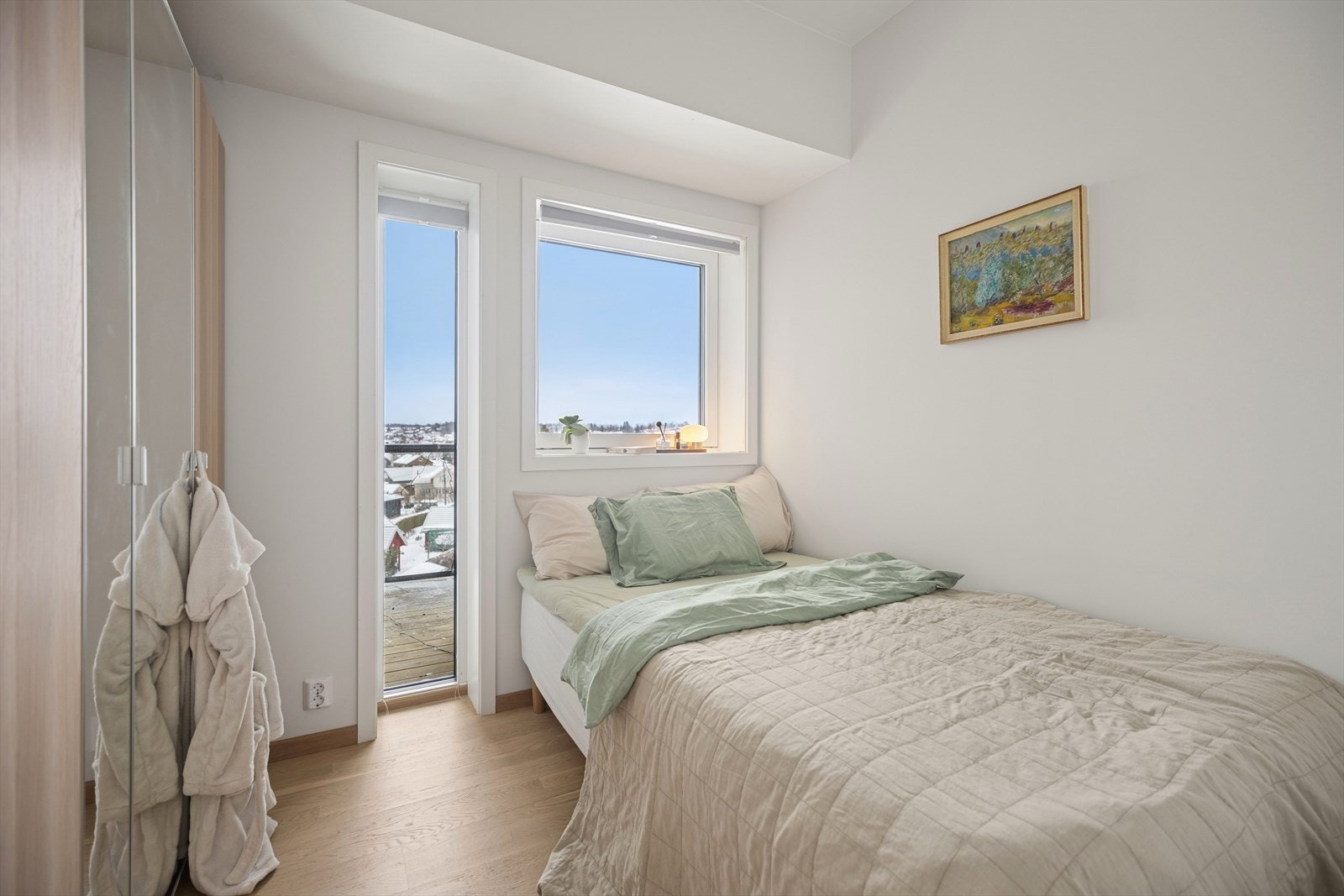 Soverommet har parkett på gulvet og vannbåren gulvvarme, som resten av oppholdsrommene. Galleribilde