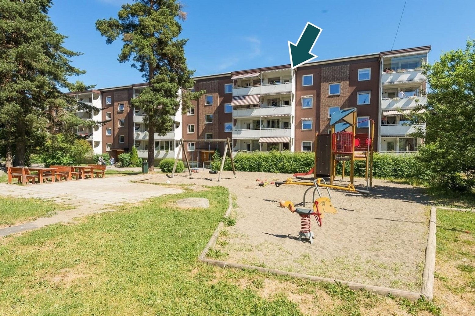 Den lune og solrike balkongen er prikken over i´en for denne leiligheten, hvor du kan nyte et flott utsyn mot vest. Galleribilde