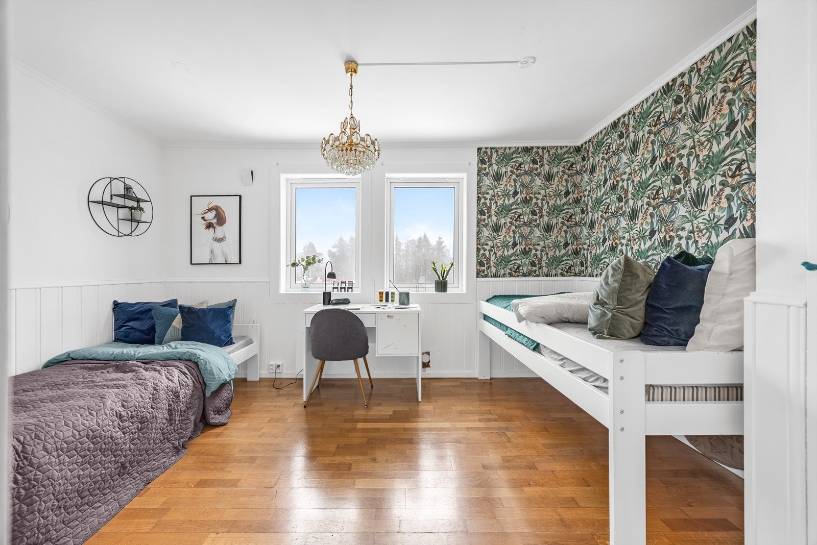 Det største soverommet er opprinnelig to barnerom, dette kan enkelt tilbakeføres. Se alternativ planskisse. Galleribilde