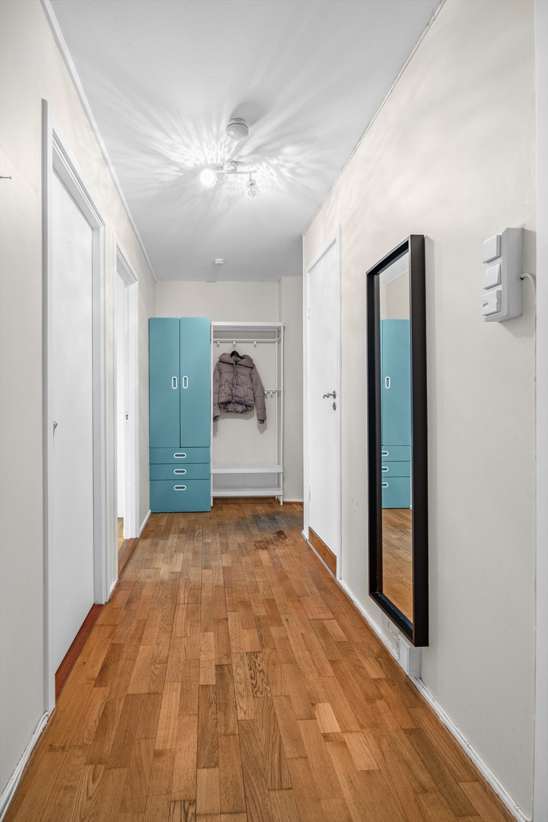 Boligen har behov for oppgradering for å tilfredsstille dagens krav til standard. Mulighet for rask overtagelse om ønskelig. Galleribilde