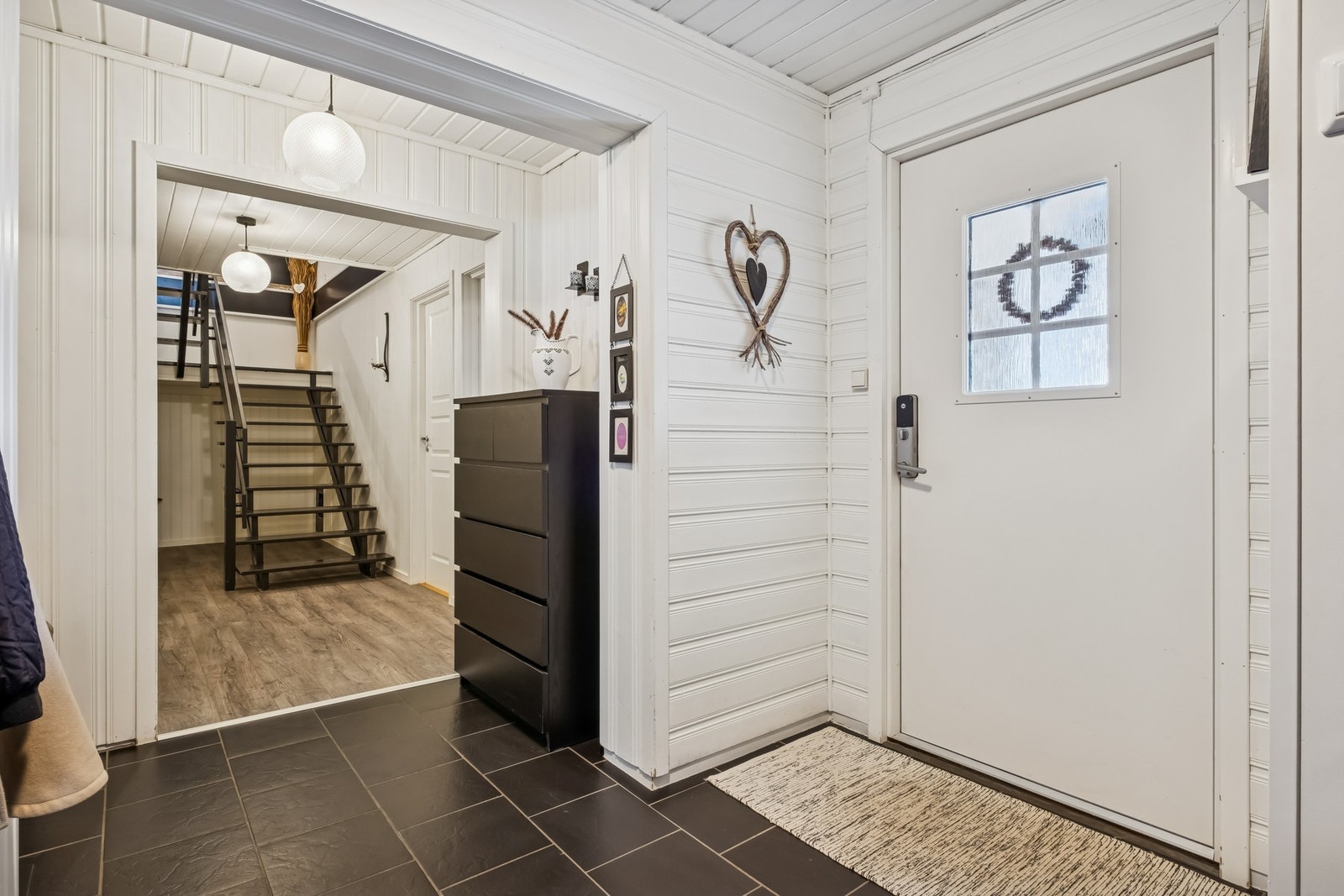 Trapperom og gang. Galleribilde