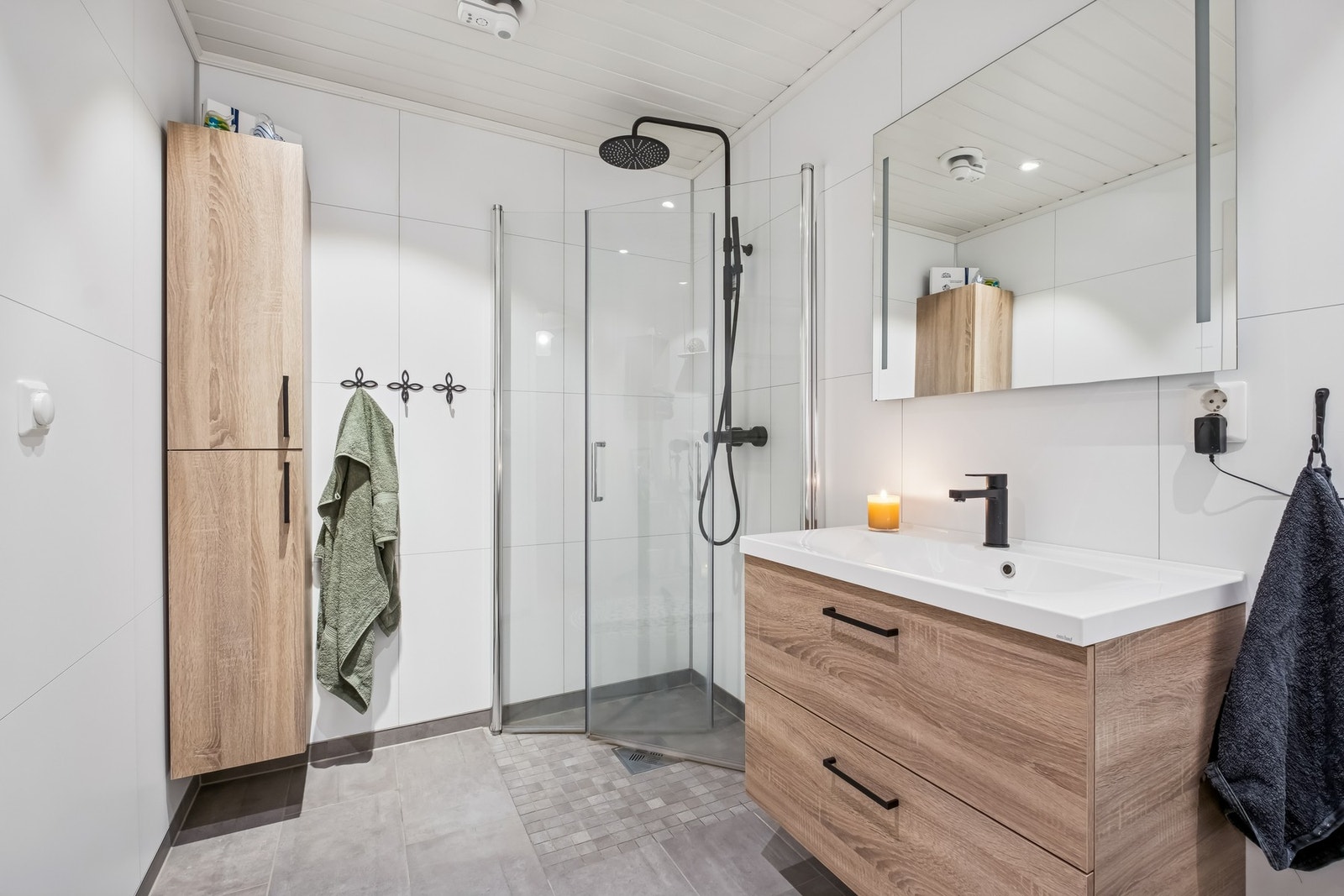 Godt med plass i baderomsinnredning. Galleribilde