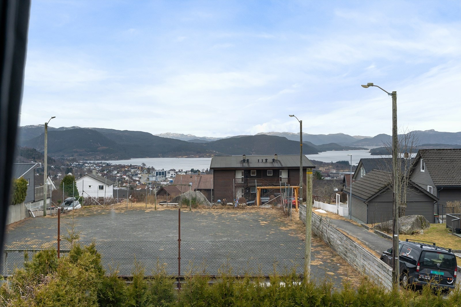 2. etasje - Utsikt fra hovedsoverom Galleribilde