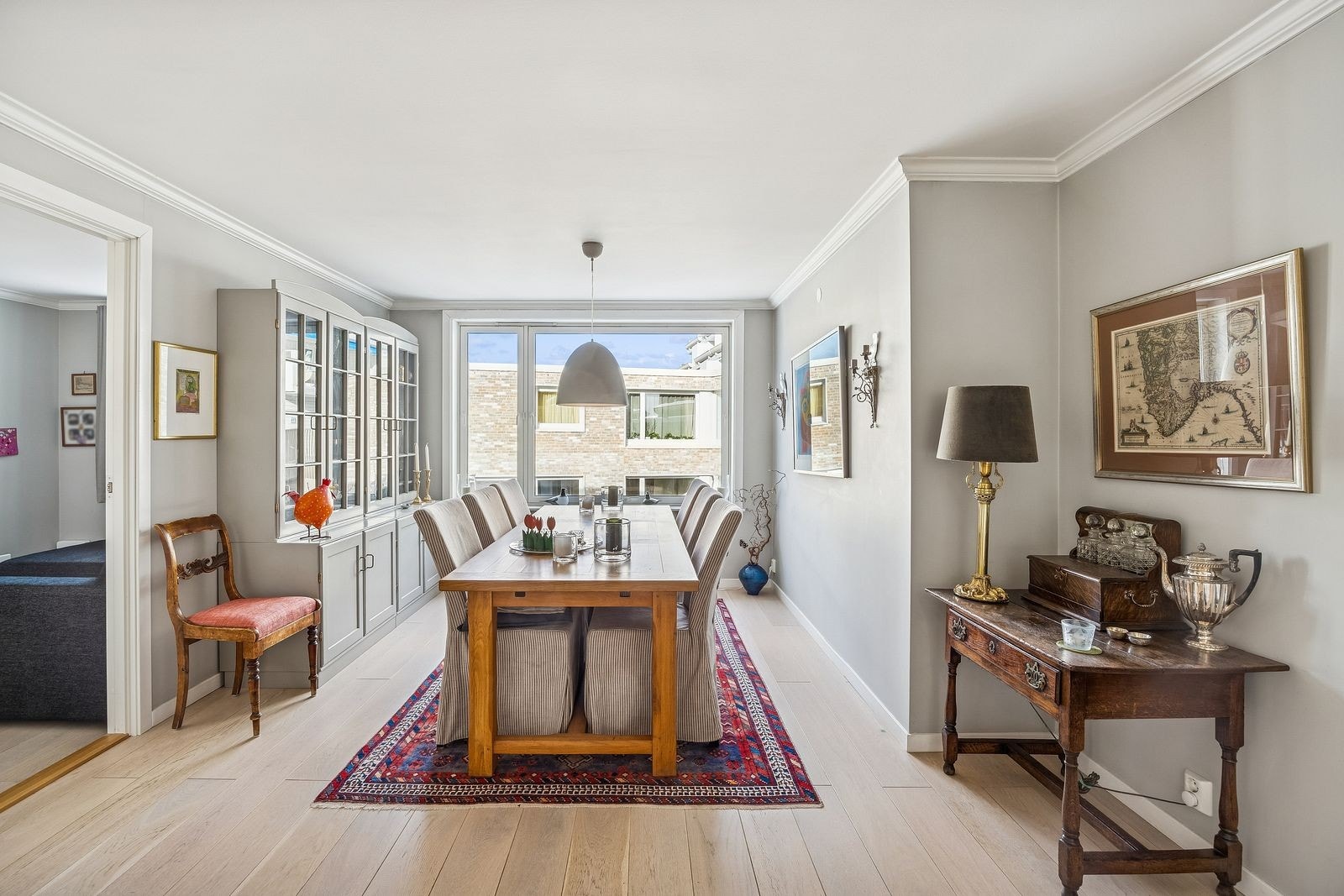 På kjøkkenet er det god plass til spisegruppe, noe som gjør kjøkkenet til et naturlig samlingspunkt. Galleribilde